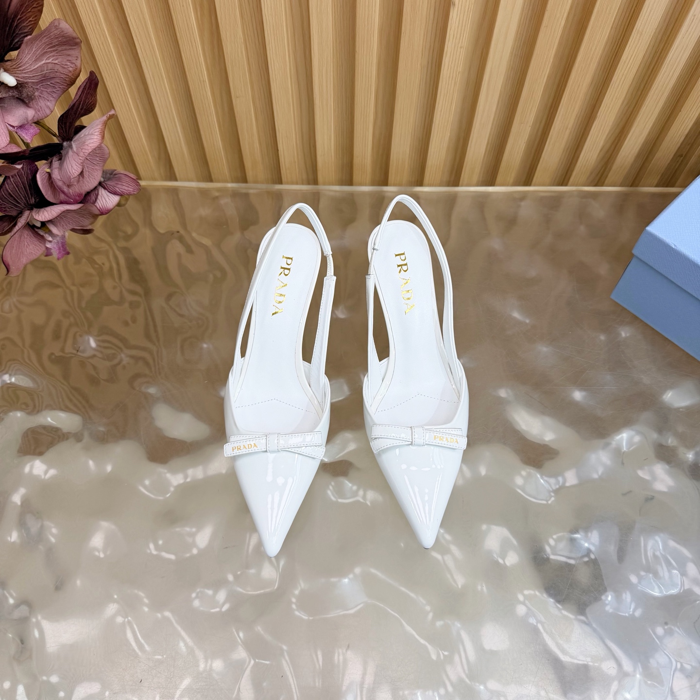 Prada Style Leather Women's Shoes style reference detail image 4 from source 784773