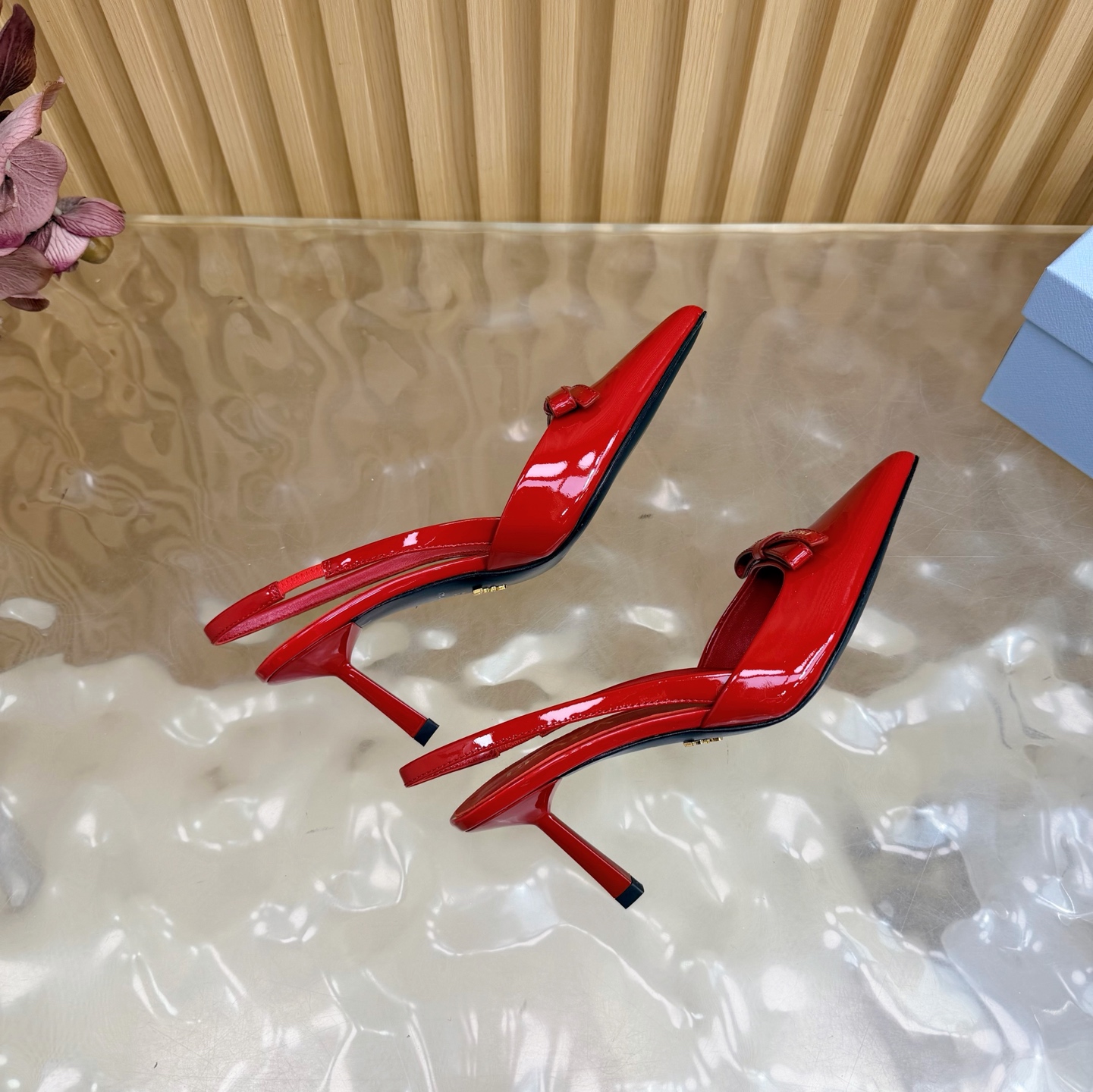Prada Style Leather Women's Shoes style reference detail image 8 from source 784774