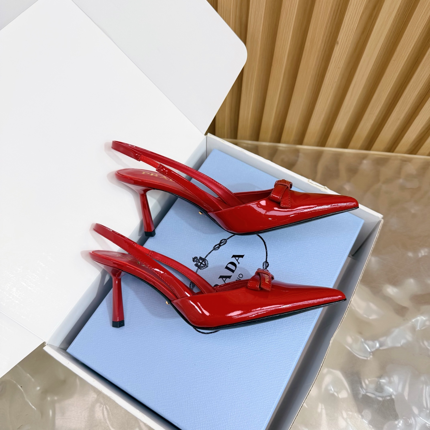 Prada Style Leather Women's Shoes style reference detail image 3 from source 784774