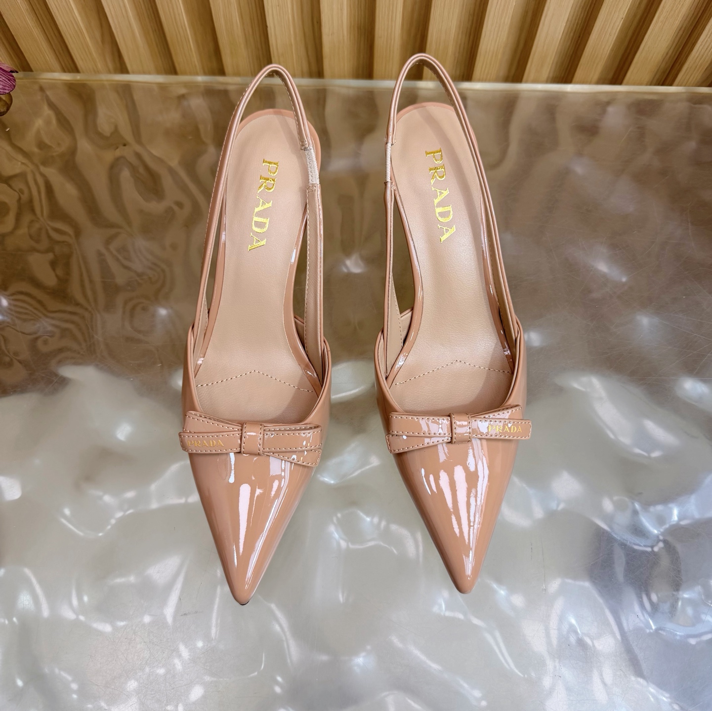 Prada Style Leather Women's Shoes style reference detail image 5 from source 784775