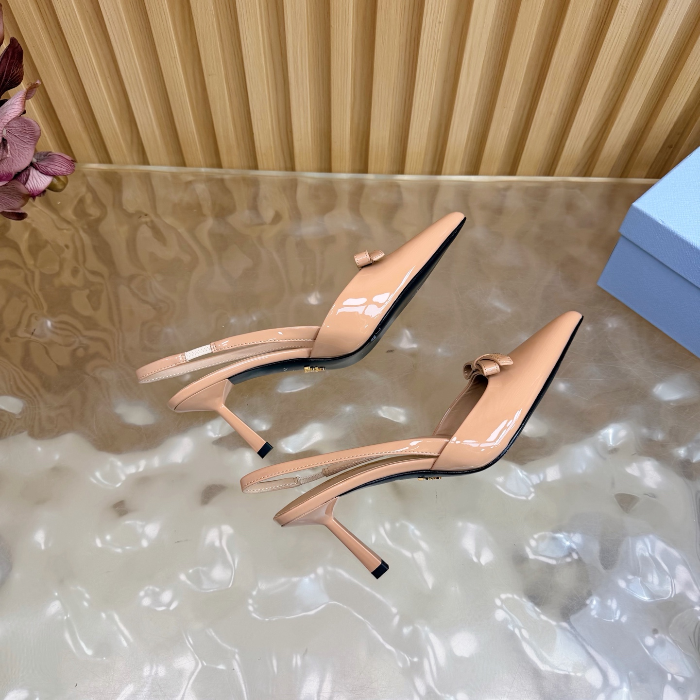 Prada Style Leather Women's Shoes style reference detail image 8 from source 784775
