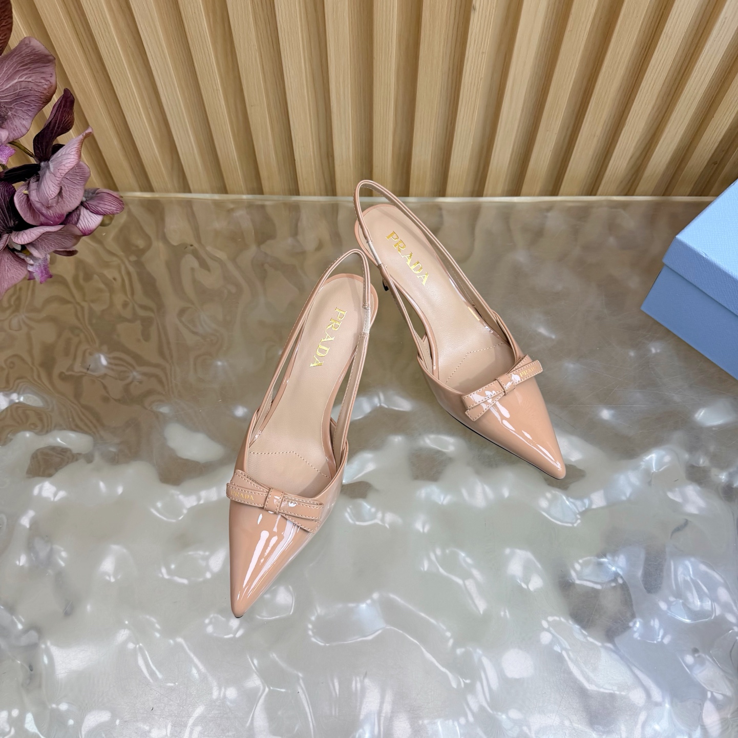 Prada Style Leather Women's Shoes style reference detail image 4 from source 784775