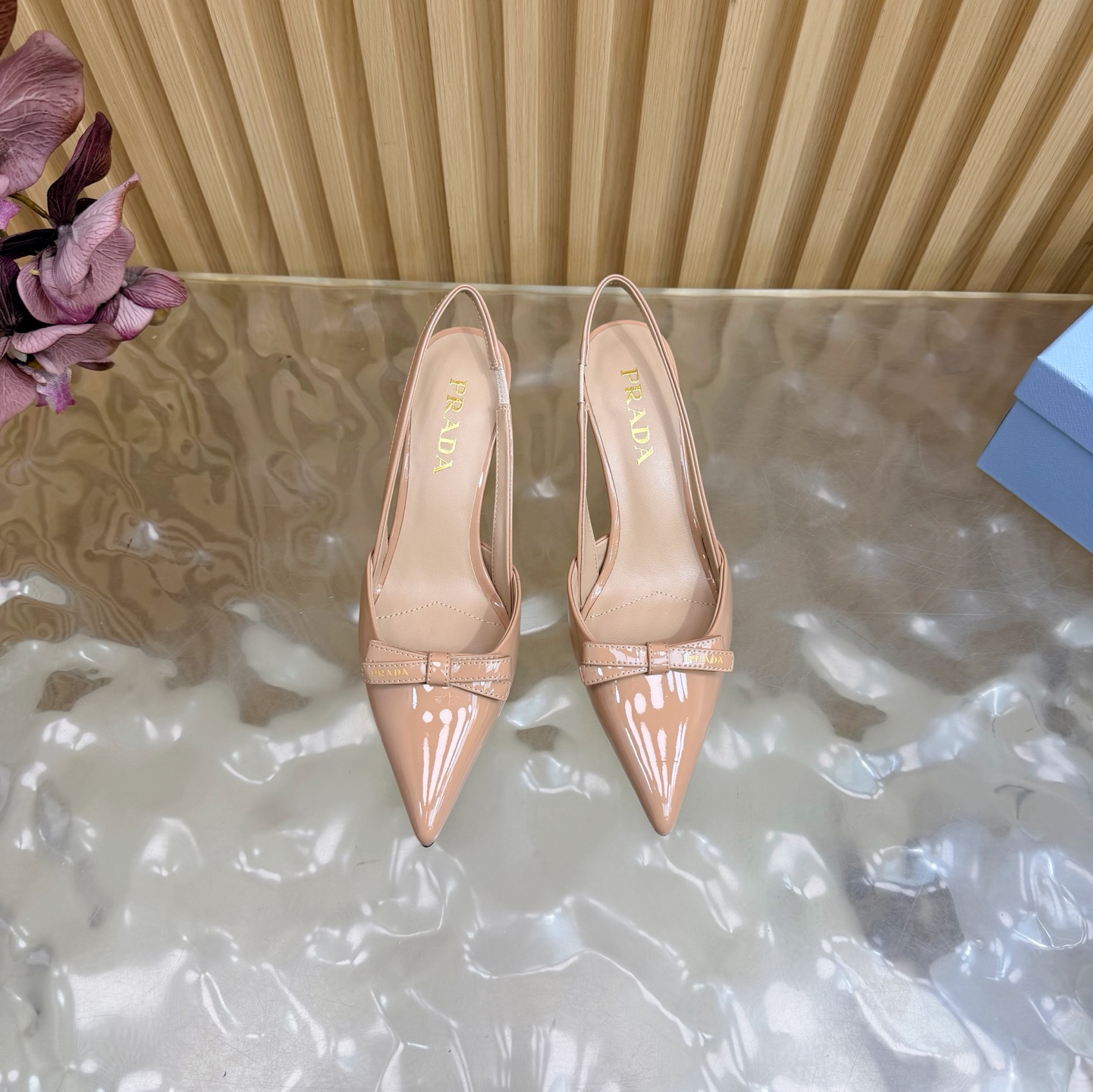 Prada Style Leather Women's Shoes style reference detail image 3 from source 784775