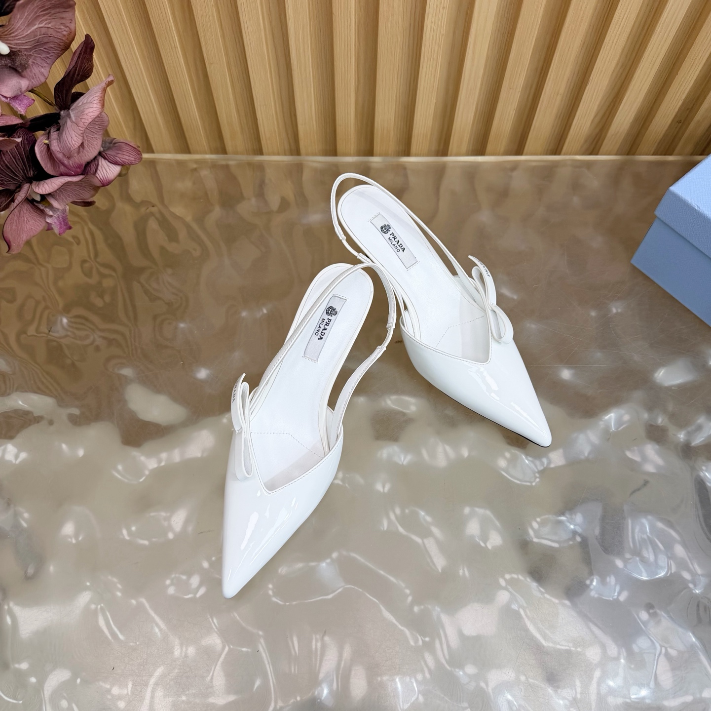 Prada Style Leather Women's Shoes style reference detail image 5 from source 784777