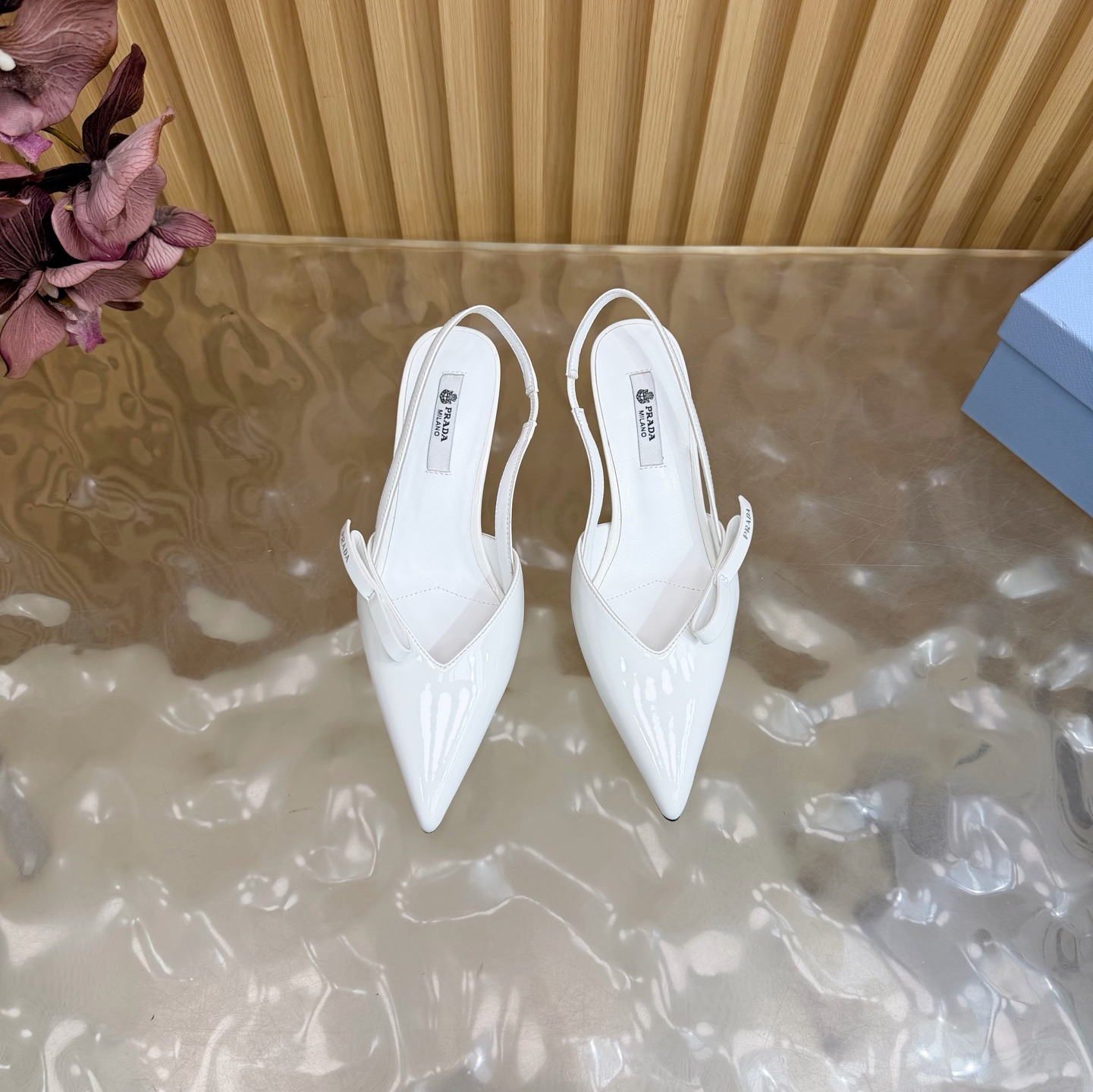 Prada Style Leather Women's Shoes style reference detail image 3 from source 784777