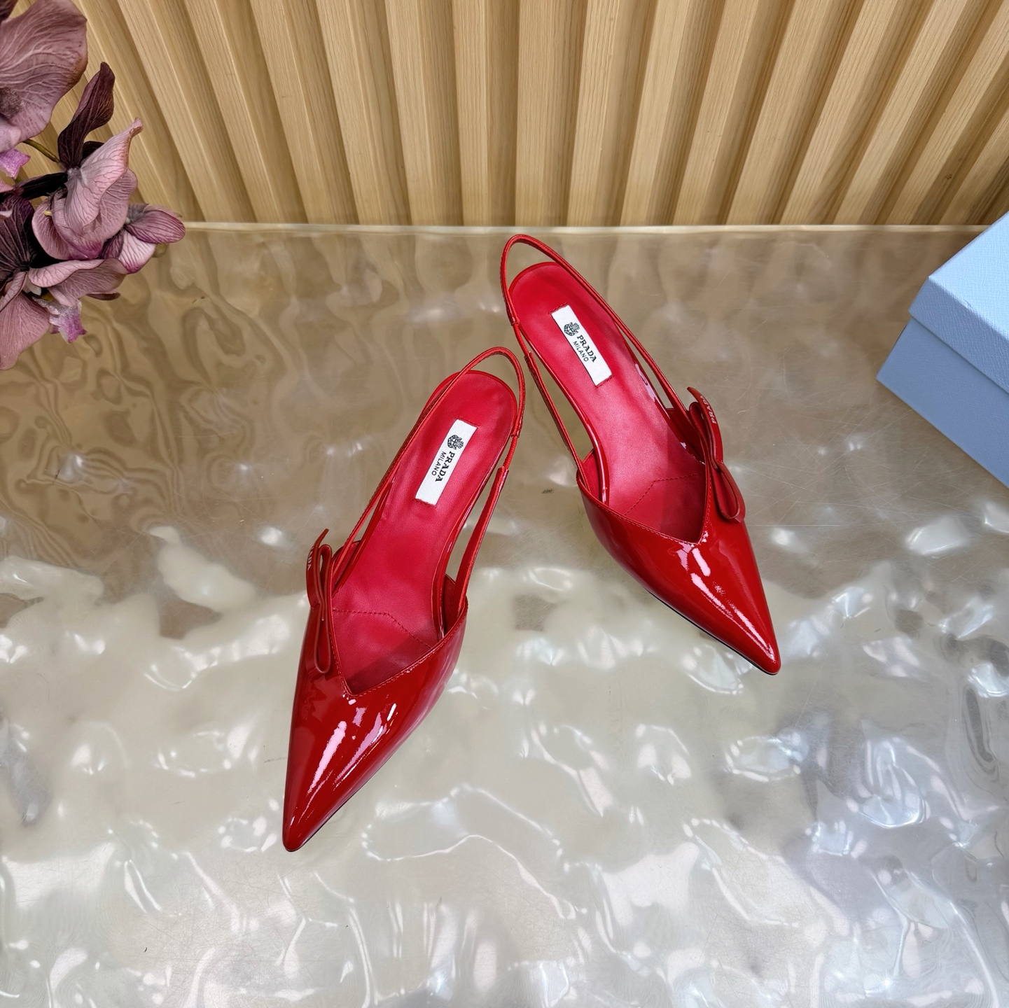 Prada Style Leather Women's Shoes style reference detail image 5 from source 784778