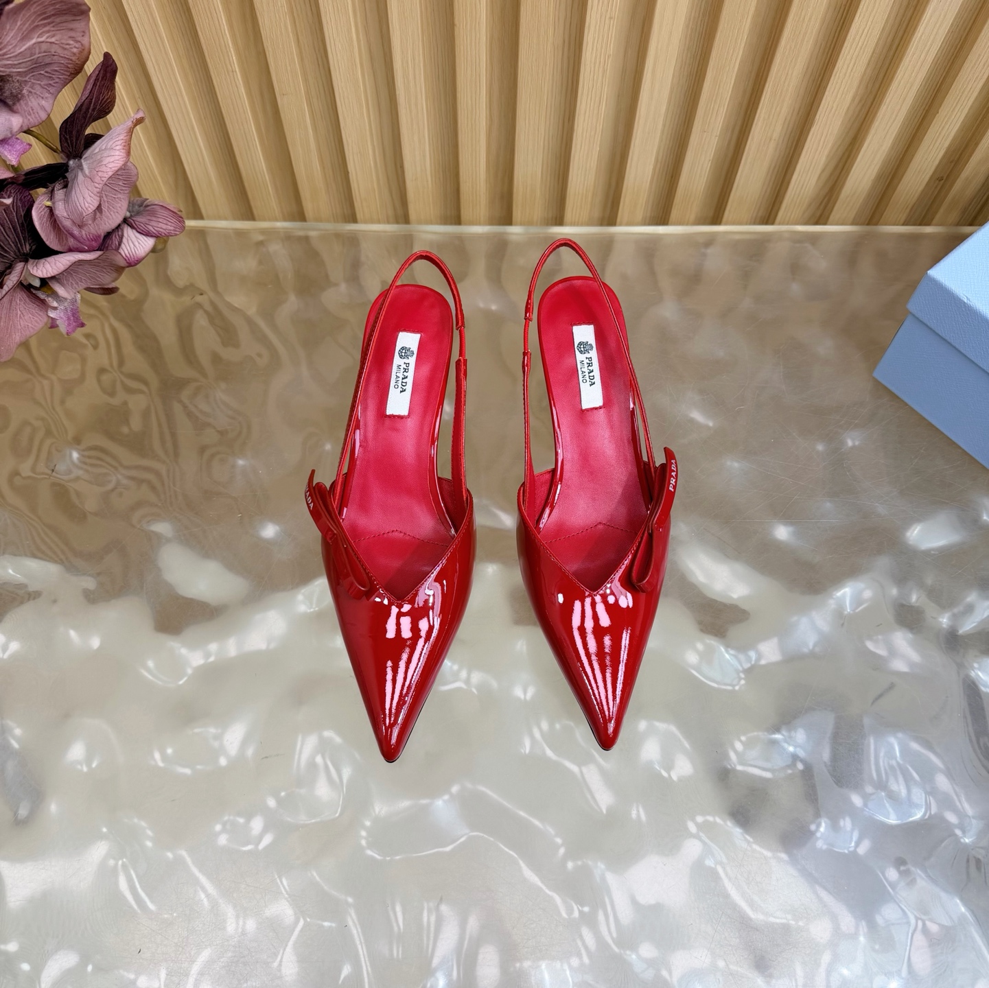 Prada Style Leather Women's Shoes style reference detail image 3 from source 784778