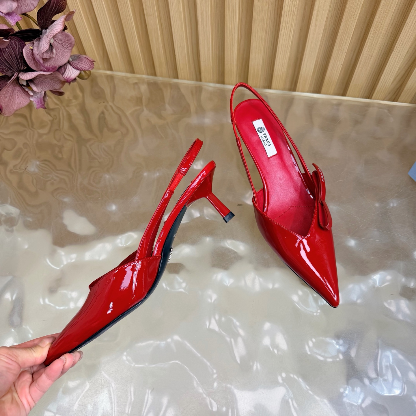 Prada Style Leather Women's Shoes style reference detail image 8 from source 784778