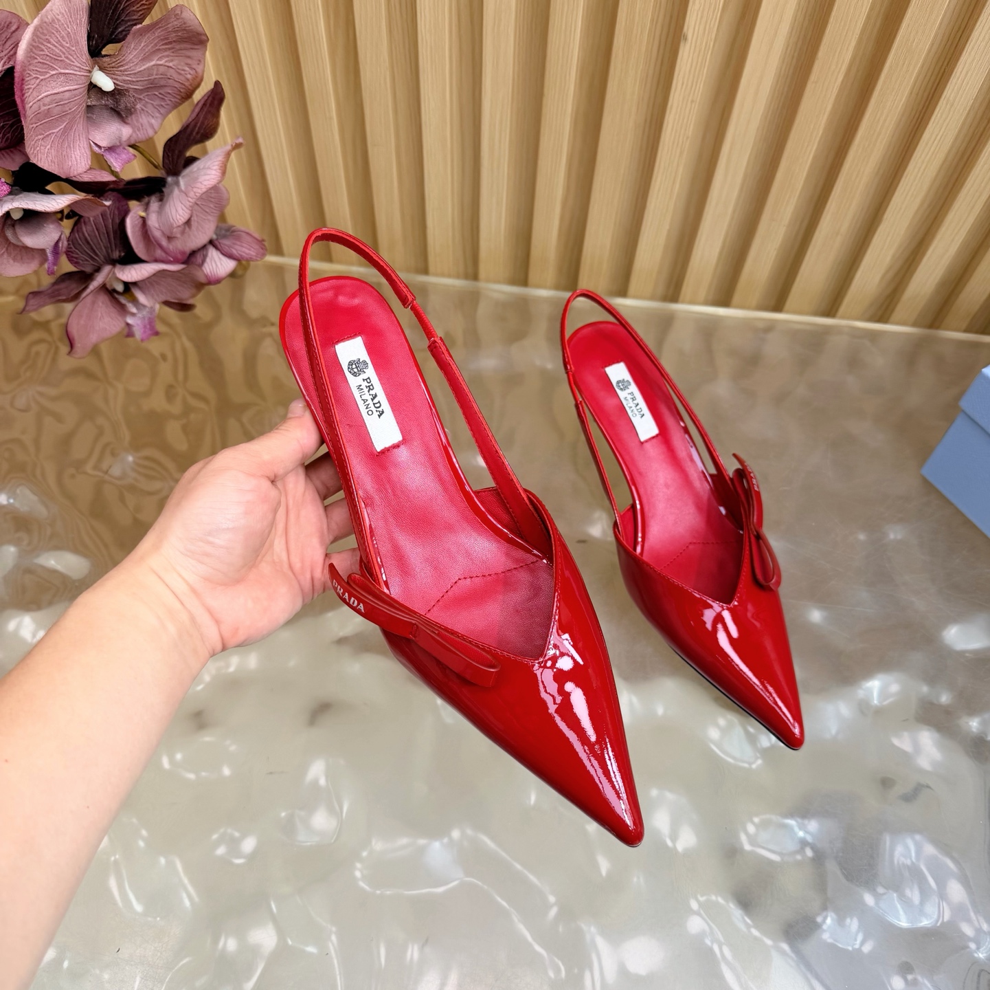 Prada Style Leather Women's Shoes style reference detail image 9 from source 784778