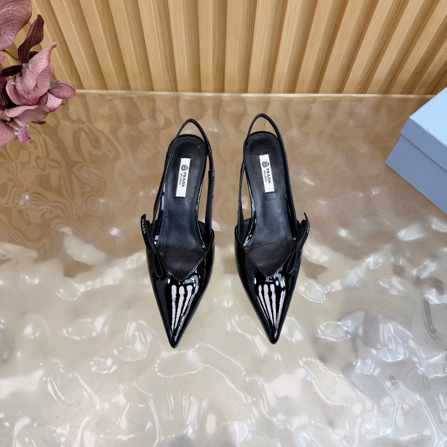 Prada Style Leather Women's Shoes style reference detail image 3 from source 784779