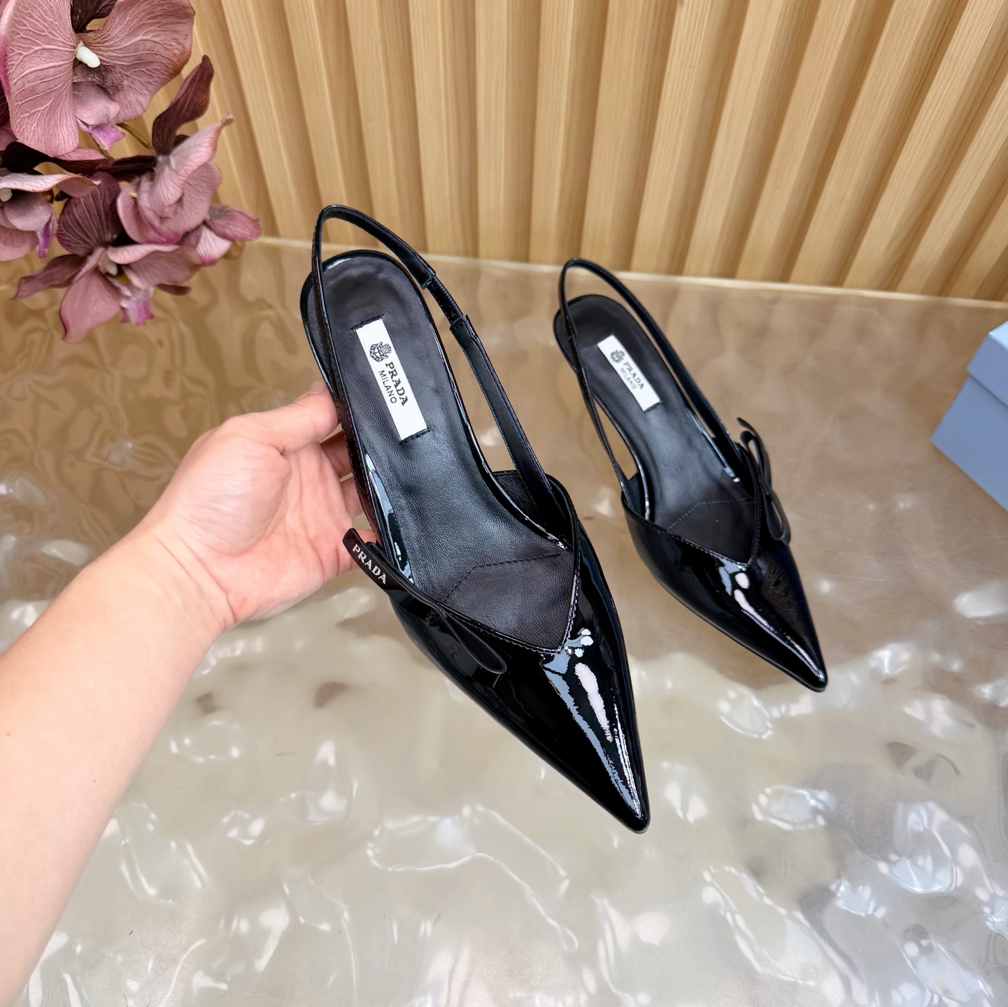 Prada Style Leather Women's Shoes style reference detail image 8 from source 784779