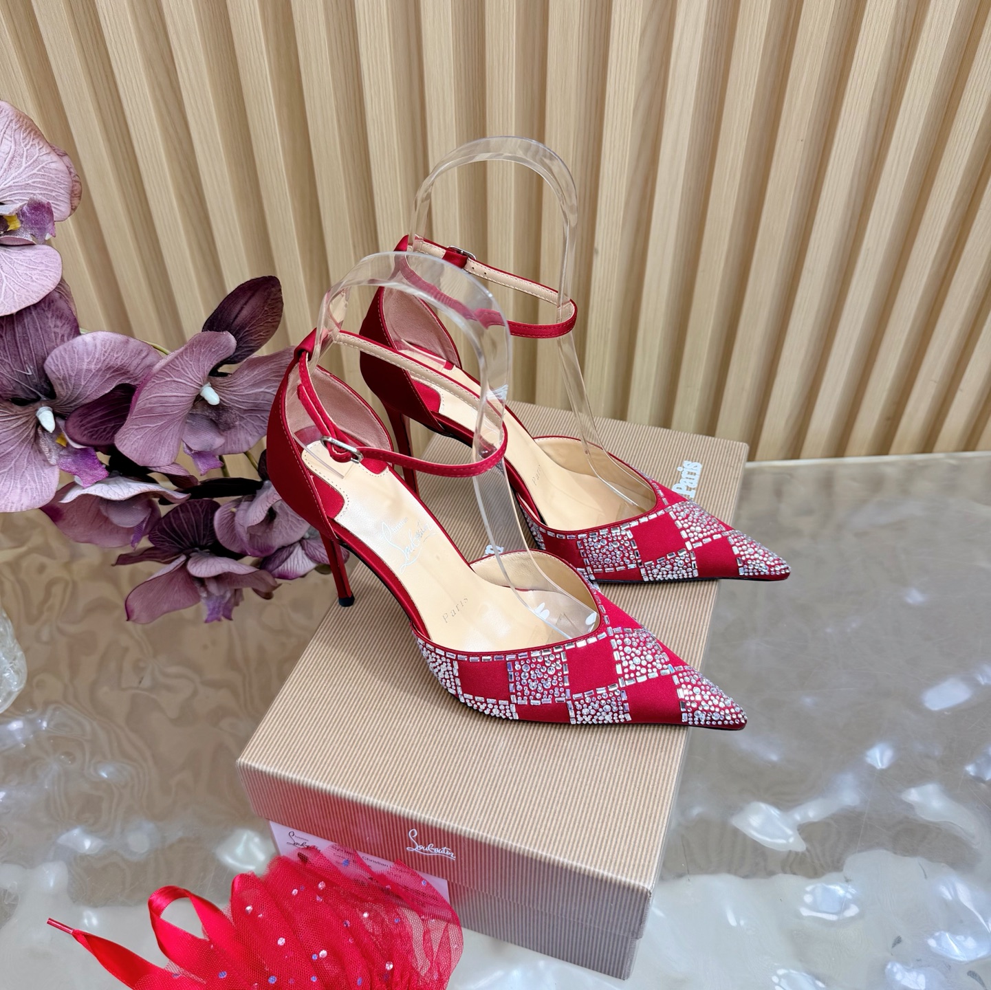 NO:786937,2026 spring and summer new fashion catwalk silk hot-drilled high-heeled sandals CL red soles forever ——————With no lace With lace Red-soled high heels New red-soled ballet high-heeled shoes There is nothing to say, just a whole beautiful crazy #fatal temptation I just tried it on my feet, very easy to wear, very stable and also very beautiful #red-soled shoes Super comfortable high-heeled shoes Feminine shoes must have a pair of red-soled shoes Silk hot-drilled shoes on the upper Sheepskin lining Heel height 10cm  Free shipping CL full set of original packaging 35-42 (40, 41, 42 customized), high heels and sandals, christian louboutin, sandals, high heels, sheepskin, real silk198609092026春夏新款时装走秀真丝烫钻高跟凉鞋 CL红底永远的 —————————不带蕾丝 带蕾丝 红底高跟 新款红底芭蕾高跟鞋 没什么好说的 就是一整个美疯#致命的诱惑 刚刚上脚试了 非常好穿非常稳 也非常美#红底鞋 超舒适的高跟鞋 女人味鞋子必须有一双红底鞋 鞋面真丝烫钻 内里羊皮 跟高10cm 包邮CL全套原版包装 35-42（40、41、42定制）,高跟鞋凉鞋,christian louboutin,sandals,high heels,sheepskin,real silk,Women's Shoes