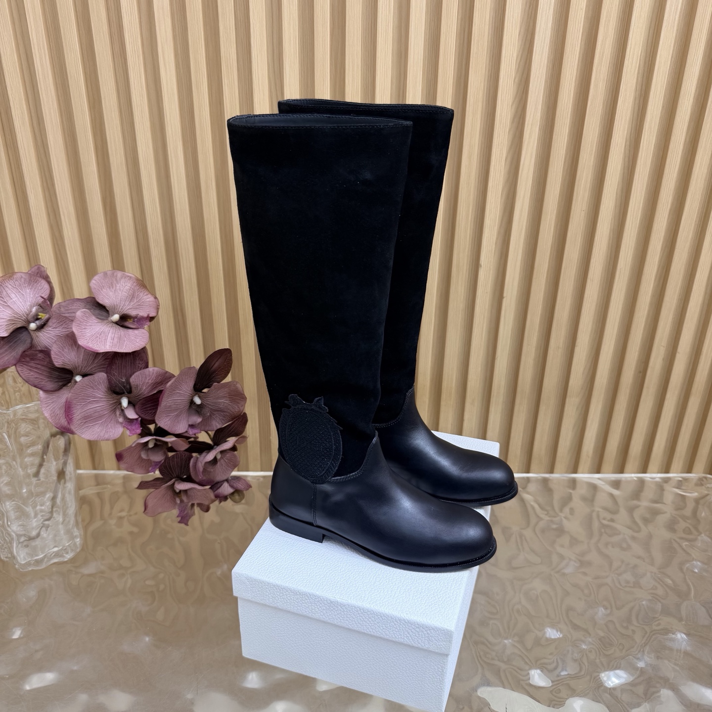 NO:958161,Dior | Dior 2026 Autumn and Winter New Style British Style Short Boots/Long Boots Series, who doesn’t want to own a pair of cool British style boots? The counter features new styles. New Martin British style hard goods. Purchasing level!  Full of high-end feel!  A popular model among bloggers at home and abroad, it’s retro and fashionable, and your feet look stunning!  The official website’s main recommendation★ Upper original customized calfskin/Yangjing Lining: imported cowhide lining Outsole original Italian leather outsole Shoe size: 35-42 (customized 40, 41, 42 are not returnable), boots, dior, dior, boots, cowhide, sheep, Leather soles19860909Dior | 迪奥  2026秋冬新款 英伦风短靴/长靴系列,谁不想拥有一双酷帅的英伦风靴子 专柜主打新款 马丁英伦风硬货上新 代购级别！高级感十足！国内外博主刷爆的一款,复古又时髦 上脚美炸了！官网主推款★ 鞋面原版定制小牛皮/羊京  内里: 进口牛皮里 大底原版意大利真皮大底 鞋码: 35-42（40、41、42定制不退换）,靴子,dior,dior,boots,cowhide,sheep,Leather soles,Women's Shoes