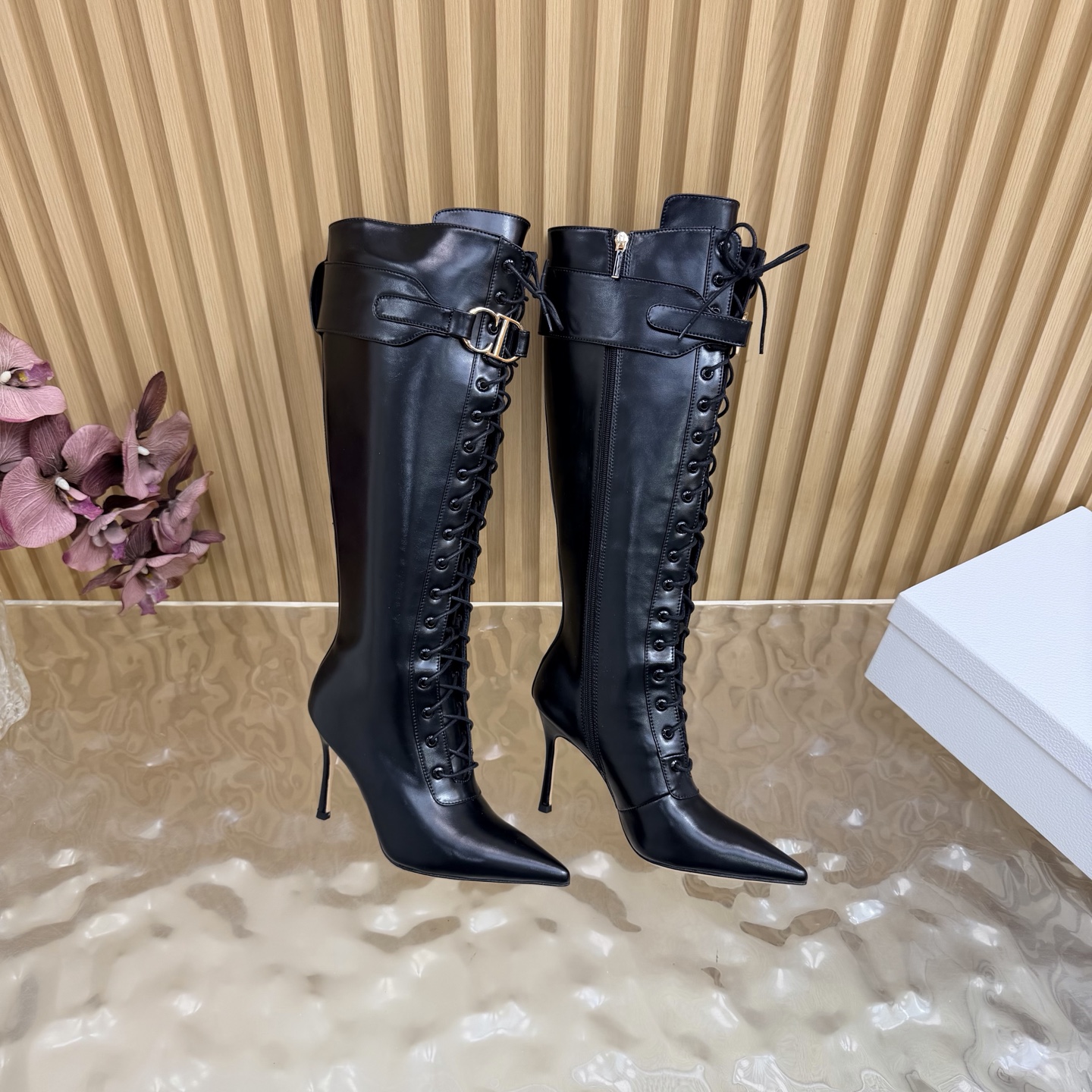 NO:958149,Dior | Dior 2026 Autumn and Winter New Style British Style Short Boots/Long Boots Series, who doesn’t want to own a pair of cool British style boots? The counter features new styles. New Martin British style hard goods. Purchasing level!  Full of high-end feel!  A popular model among bloggers at home and abroad, it’s retro and fashionable, and your feet look stunning!  The official website’s main recommendation★ Original custom-made cowhide for uppers Lining: Imported cowhide lining Outsole Original genuine leather sole (heel height 8cm) Shoe size: 35-42 (customized 40, 41, 42 are not returnable), boots, dior, dior, boots, cowhide19860909Dior | 迪奥 2026秋冬新款 英伦风短靴/长靴系列,谁不想拥有一双酷帅的英伦风靴子 专柜主打新款 马丁英伦风硬货上新 代购级别！高级感十足！国内外博主刷爆的一款,复古又时髦 上脚美炸了！官网主推款★ 鞋面原版定制牛皮  内里: 进口牛皮里 大底原版真皮底（跟高8cm） 鞋码: 35-42（40、41、42定制不退换）,靴子,dior,dior,boots,cowhide,Women's Shoes