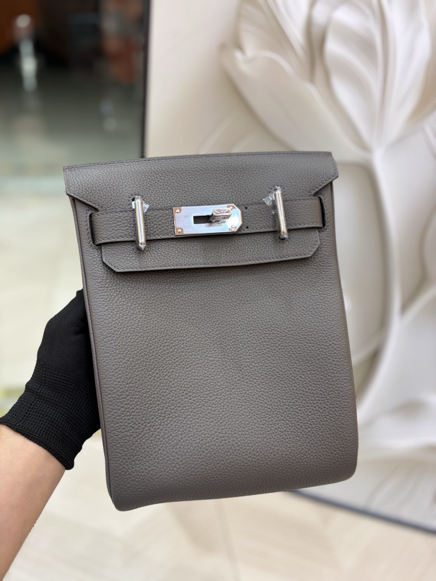 NO:714027,Herme Hac a dos small backpack, 21cm, semi-handmade with waxed thread sewing, all-steel hardware, can be carried by both men and women, casual and high-quality, wide canvas shoulder straps will not press the shoulders, close your eyes and enjoy it, babies!  ,Hermes,hermes,hermes,backpacks,Hermes,19860909Herme Hac a dos 小号背包 21cm 半手工蜡线缝制 全钢五金 男女都可以背 休闲又很有质感 宽帆布肩带也不会压肩 闭眼入哈宝子们！,爱马仕,hermes,hermes,backpacks,Hermes,,Bag