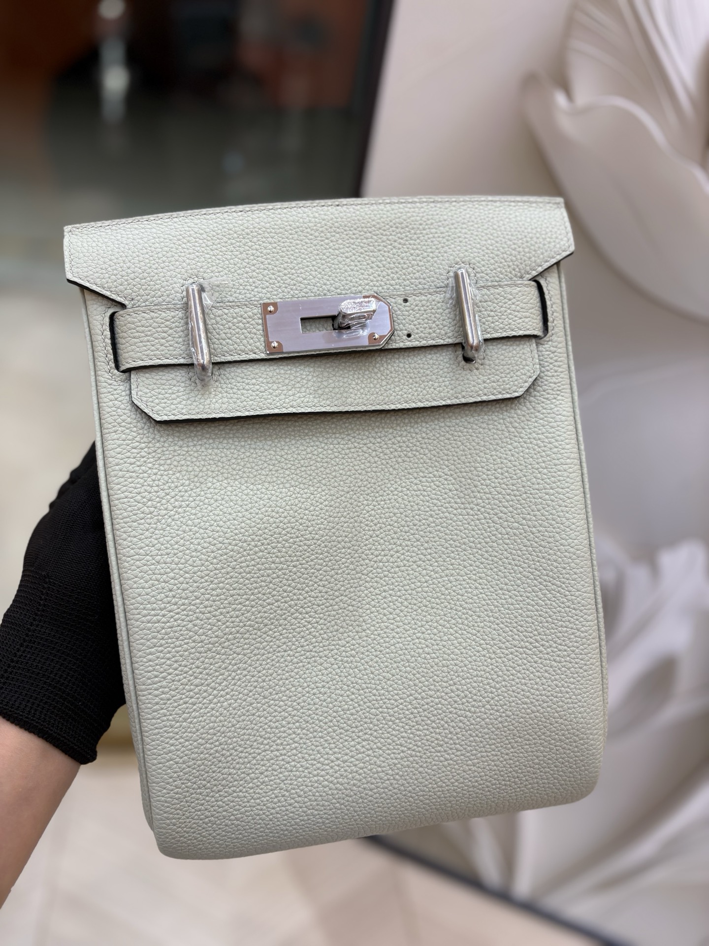 NO:714028,Herme Hac a dos small backpack, 21cm, semi-handmade with waxed thread sewing, all-steel hardware, can be carried by both men and women, casual and high-quality, wide canvas shoulder straps will not press the shoulders, close your eyes and enjoy it, babies!  Cement gray,Hermes,hermes,hermes,backpacks,Hermes,19860909Herme Hac a dos 小号背包 21cm 半手工蜡线缝制 全钢五金 男女都可以背 休闲又很有质感 宽帆布肩带也不会压肩 闭眼入哈宝子们！水泥灰,爱马仕,hermes,hermes,backpacks,Hermes,,Bag