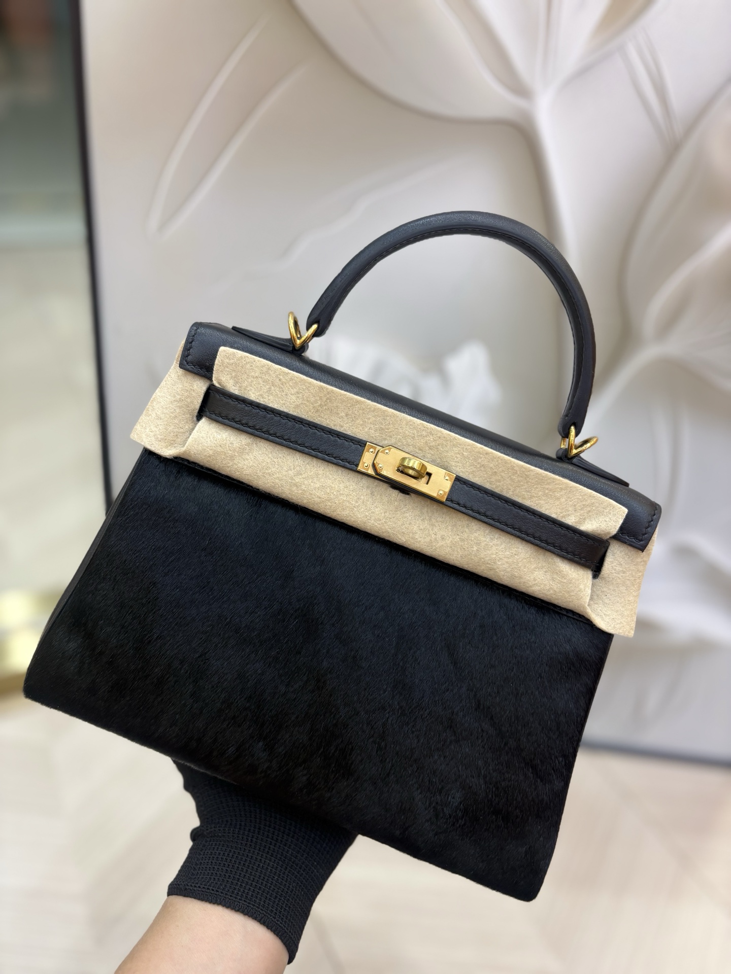 NO:713959,Kelly Kelly 25/28cm Original imported Swift leather with horse hair [black] gold and silver buckle, hand-nailed, limited edition, counter synchronization, hand-waxed sewing, pure steel hardware, in stock, Hermes, hermes, stuart weitzman, Hermes,19860909Kelly 凯莉 25/28cm 原厂进口Swift皮拼马毛【黑色】金银扣 手工钉 限量版 专柜同步 手工蜡线缝制 纯钢五金 现货,爱马仕,hermes,stuart weitzman,Hermes,,Bag