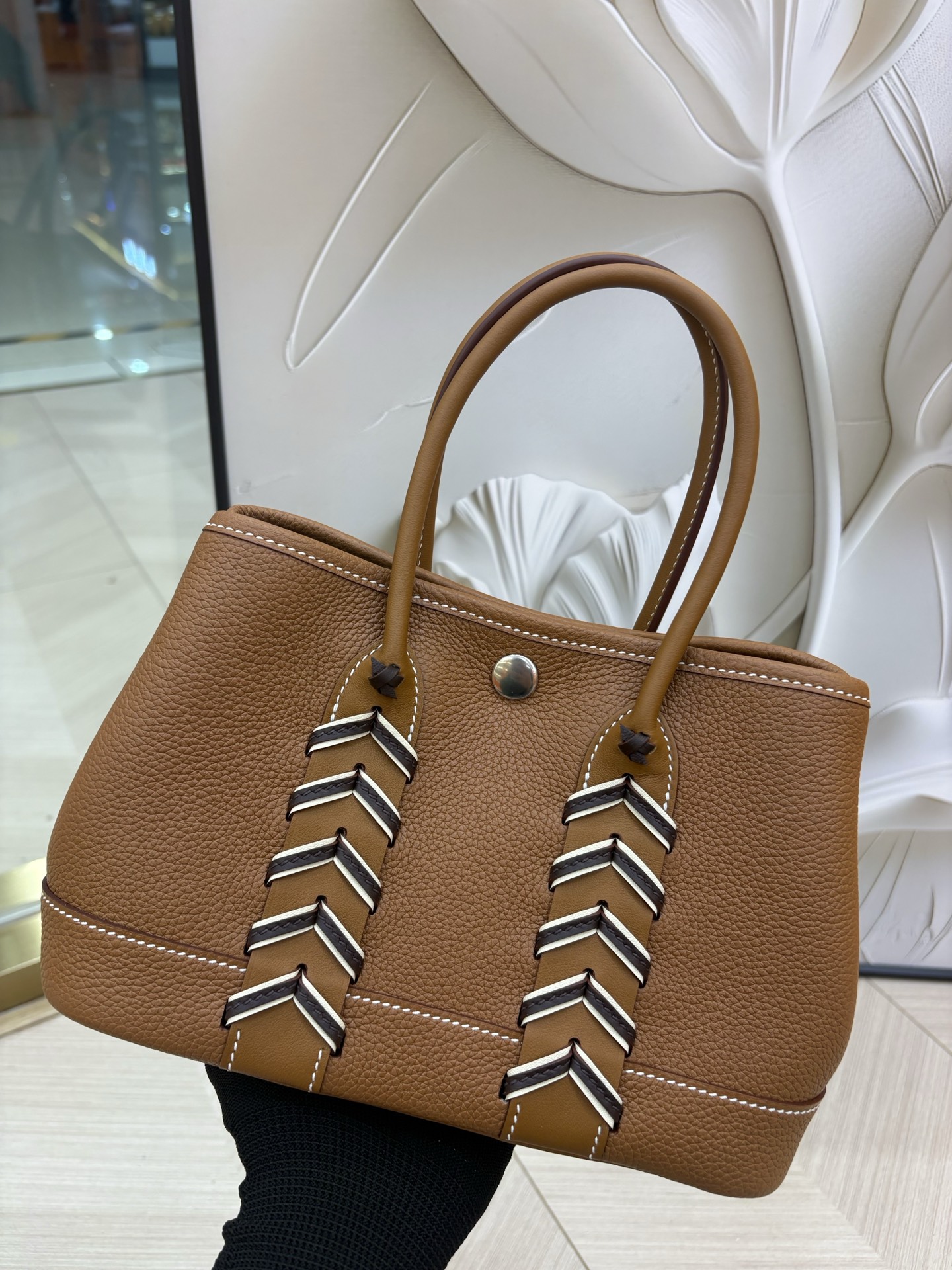 NO:741297,Neo Garden 23 woven garden bag. The new style has been in a book recently. The weaving makes the whole bag a little more personalized. Hermes, hermes, Hermes,19860909Neo Garden 23 编织花园包 新款近期在某书的一塌糊涂 编织让整个包多了几分个性,爱马仕,hermes,Hermes,,Bag