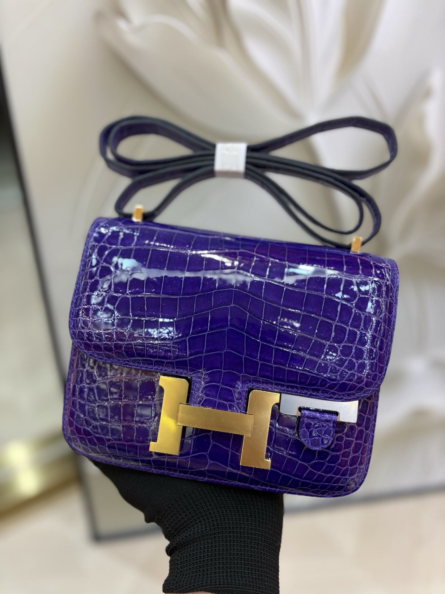 NO:741259,Kangkang new version with mirror Constance Kangkang 19cm imported high-gloss crocodile skin [crystal purple] gold buckle limited edition counter synchronization fully handmade beeswax thread sewing pure steel hardware in stock, Hermes, hermes, crocodile skin, Hermes,19860909康康新版 配镜子 Constance 康康 19cm 进口高光鳄鱼皮【水晶紫】金扣 限量版 专柜同步 全手工蜜蜡线缝制 纯钢五金 现货,爱马仕,hermes,crocodile skin,Hermes,,Bag