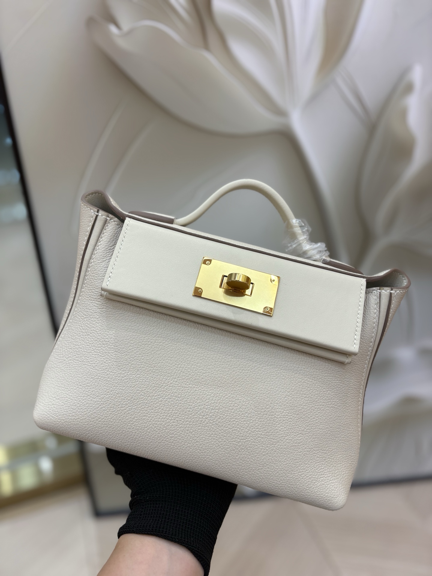 NO:811828,Kelly 2424 mini evercolor leather, hand-stitched wax thread, milkshake white/gold and silver buckle in stock, Hermes, hermes, Hermes,19860909Kelly 2424 mini evercolor皮 手缝蜡线 奶昔白/金银扣现货,爱马仕,hermes,Hermes,,Bag