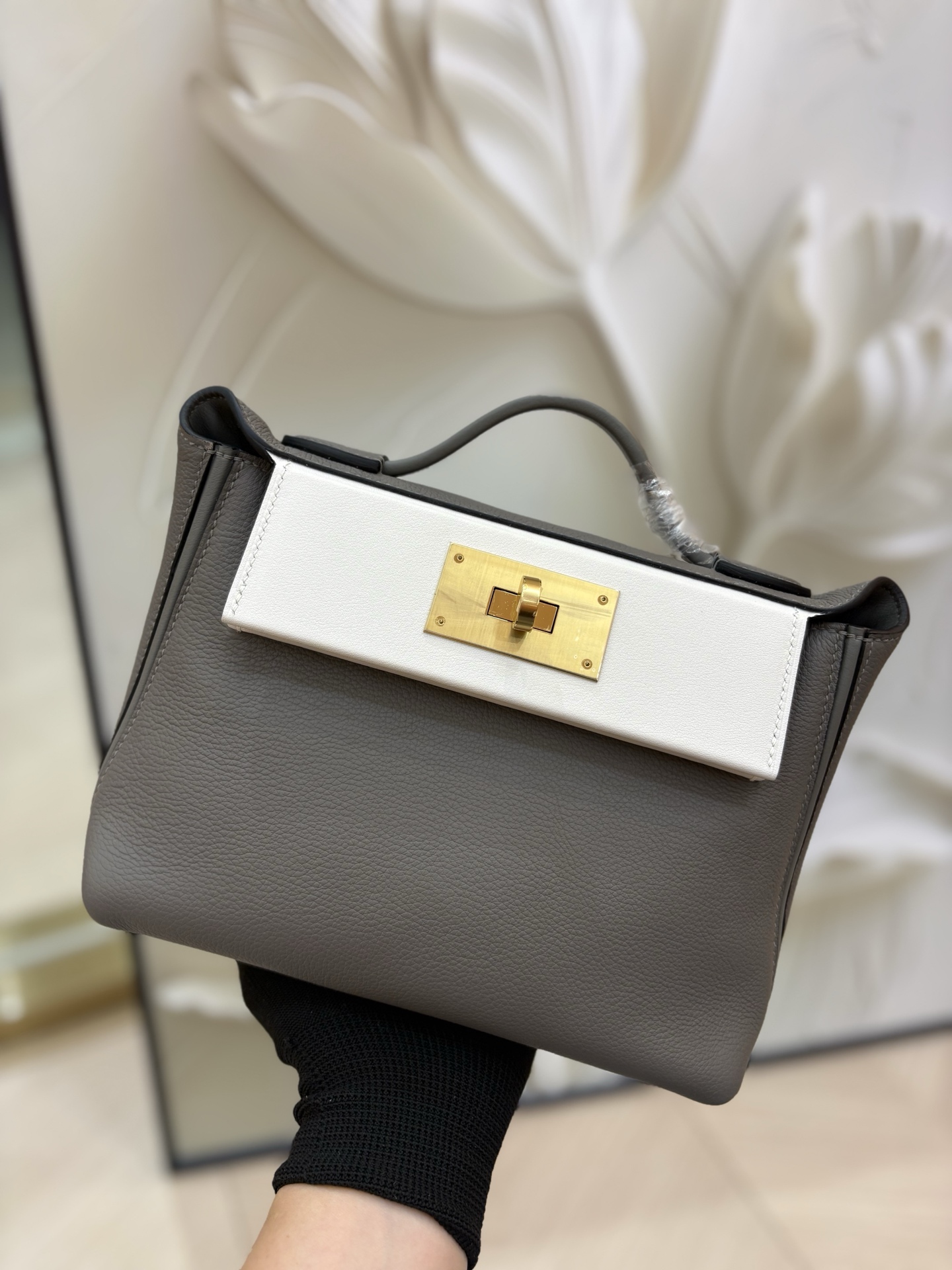 NO:811802,Kelly 2424 mini evercolor leather hand-stitched wax thread cumulonimbus gray with white/gold and silver buckle in stock, Hermes, hermes, Hermes,19860909Kelly 2424 mini evercolor皮 手缝蜡线 积雨云灰拼白/金银扣现货,爱马仕,hermes,Hermes,,Bag