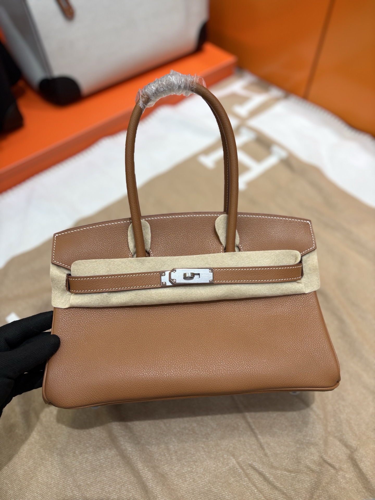 NO:851895,Birke Shoulder29cm Evercoler leather, hand-waxed thread, hand-made nails, ready-made gold and brown gold and silver buckles, Hermes, birkenstock, hermes, Hermes,19860909Birke Shoulder29cm Evercoler皮 手工蜡线 手工钉 现货金棕金银扣,爱马仕,birkenstock,hermes,Hermes,,Bag