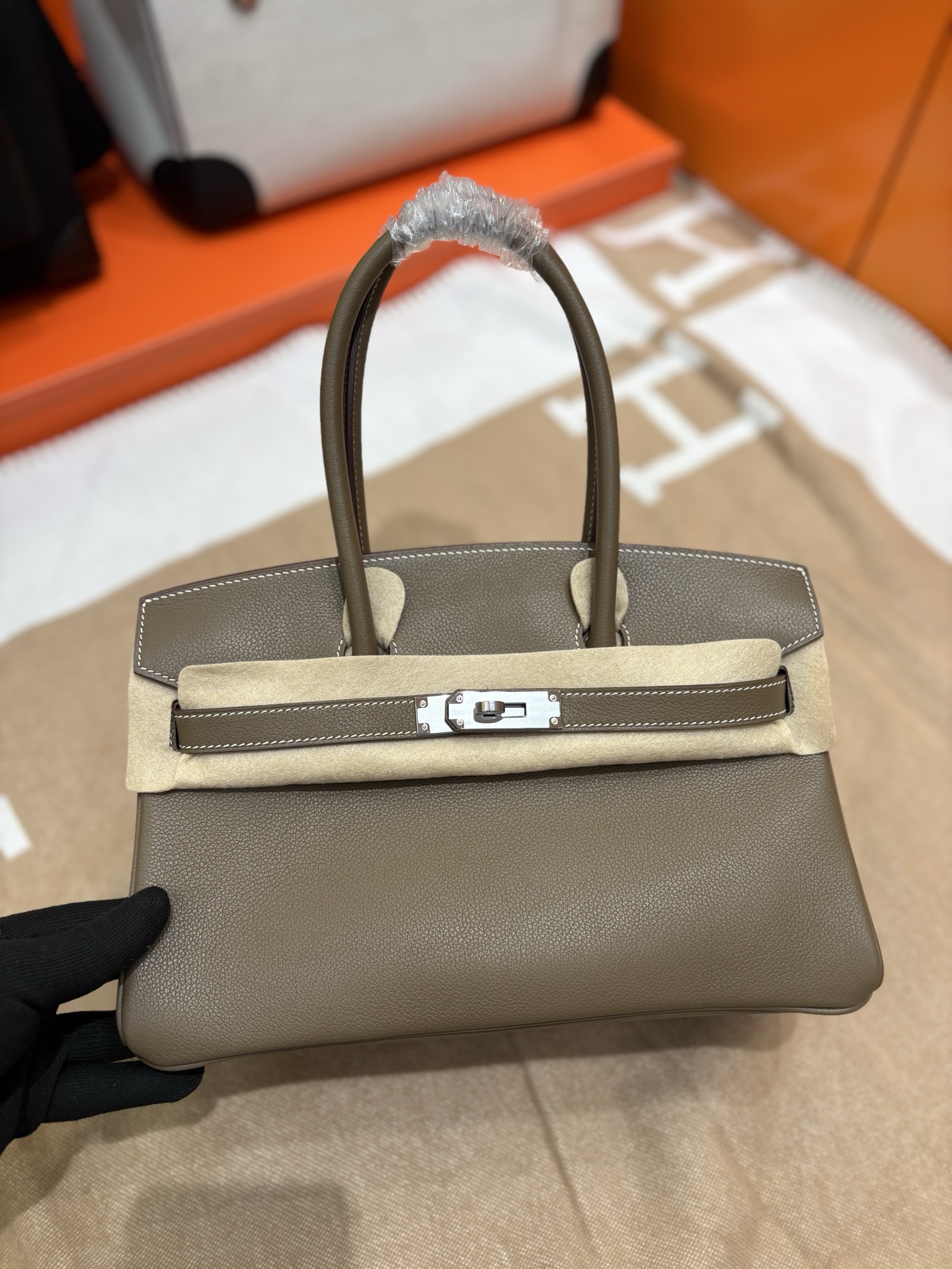 NO:851839,Birke Shoulder29cm Evercoler leather, hand-waxed thread, hand-made nails, spot elephant gray gold and silver buckle, Hermes, birkenstock, hermes, Hermes,19860909Birke Shoulder29cm Evercoler皮 手工蜡线 手工钉 现货大象灰金银扣,爱马仕,birkenstock,hermes,Hermes,,Bag