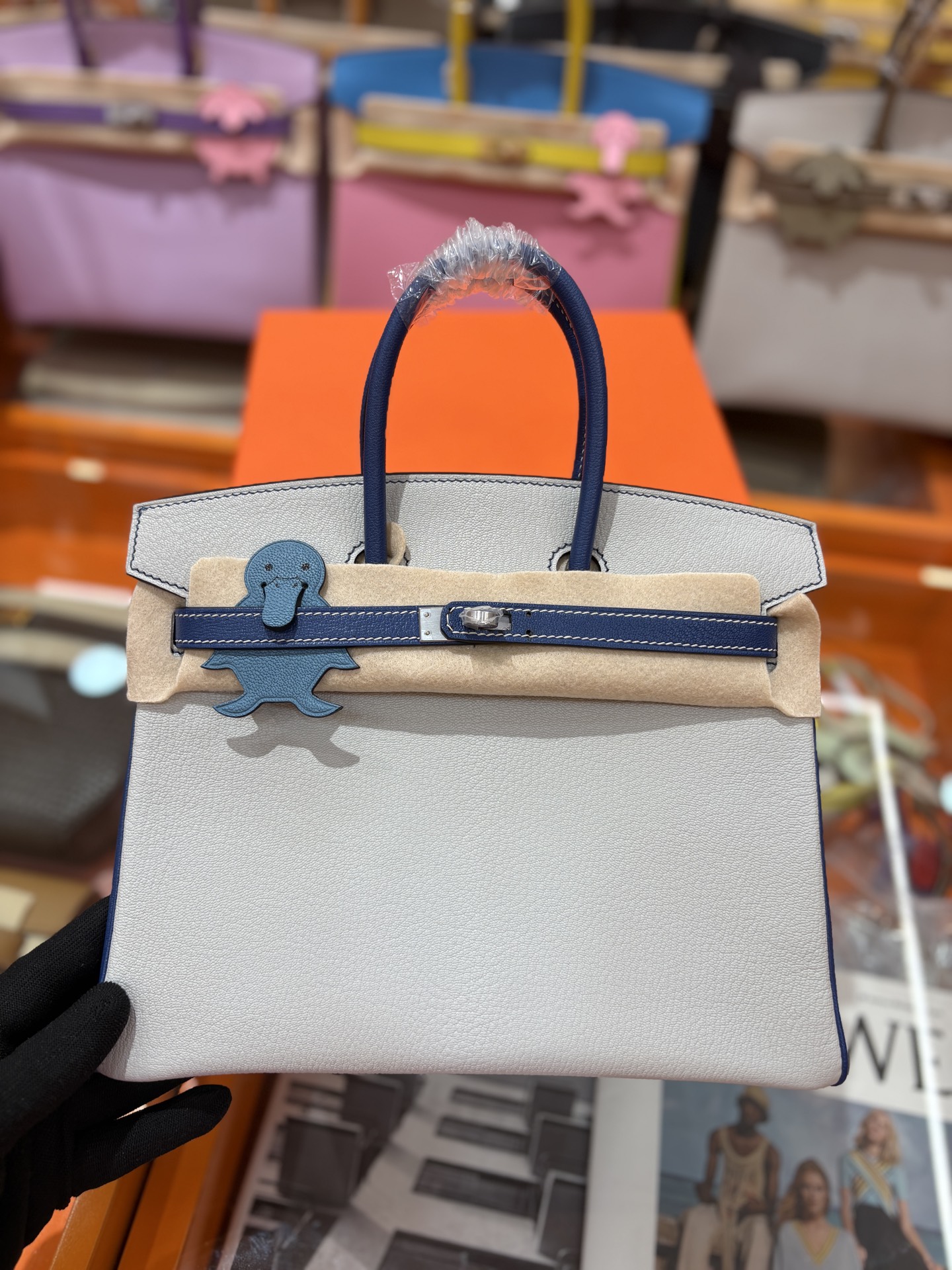 NO:893955,Birke 25cm imported French sheep/brushed hardware, hand-waxed thread, hand-made nails, the unique texture and texture of imported goats, making the entire package texture super first-class, each color is so unique, and you can hold calmness and high-end in your hands!  ,,Birkenstock,Hermes,19860909Birke 25cm 进口法羊/拉丝五金 手工蜡线 手工钉 进口山羊特有的纹理与质感 让整个包版型质感都能到的超一流 每个颜色都是那么的独特 把沉稳高级把握在手里！,,birkenstock,Hermes,,Bag