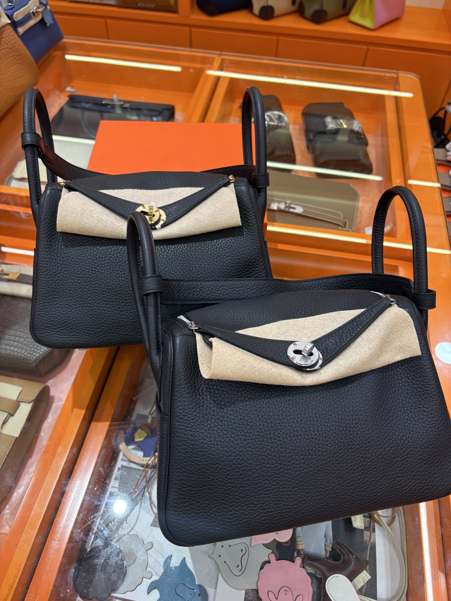 NO:919572,Lindy 26cm TC leather perfect commuter bag with huge capacity. The upper body has a casual feel yet is exquisite, Hermes, hermes, Hermes,19860909Lindy 26cm TC皮 完美通勤包 容量巨大 上身有种随意的感觉又不失精致,爱马仕,hermes,Hermes,,Bag