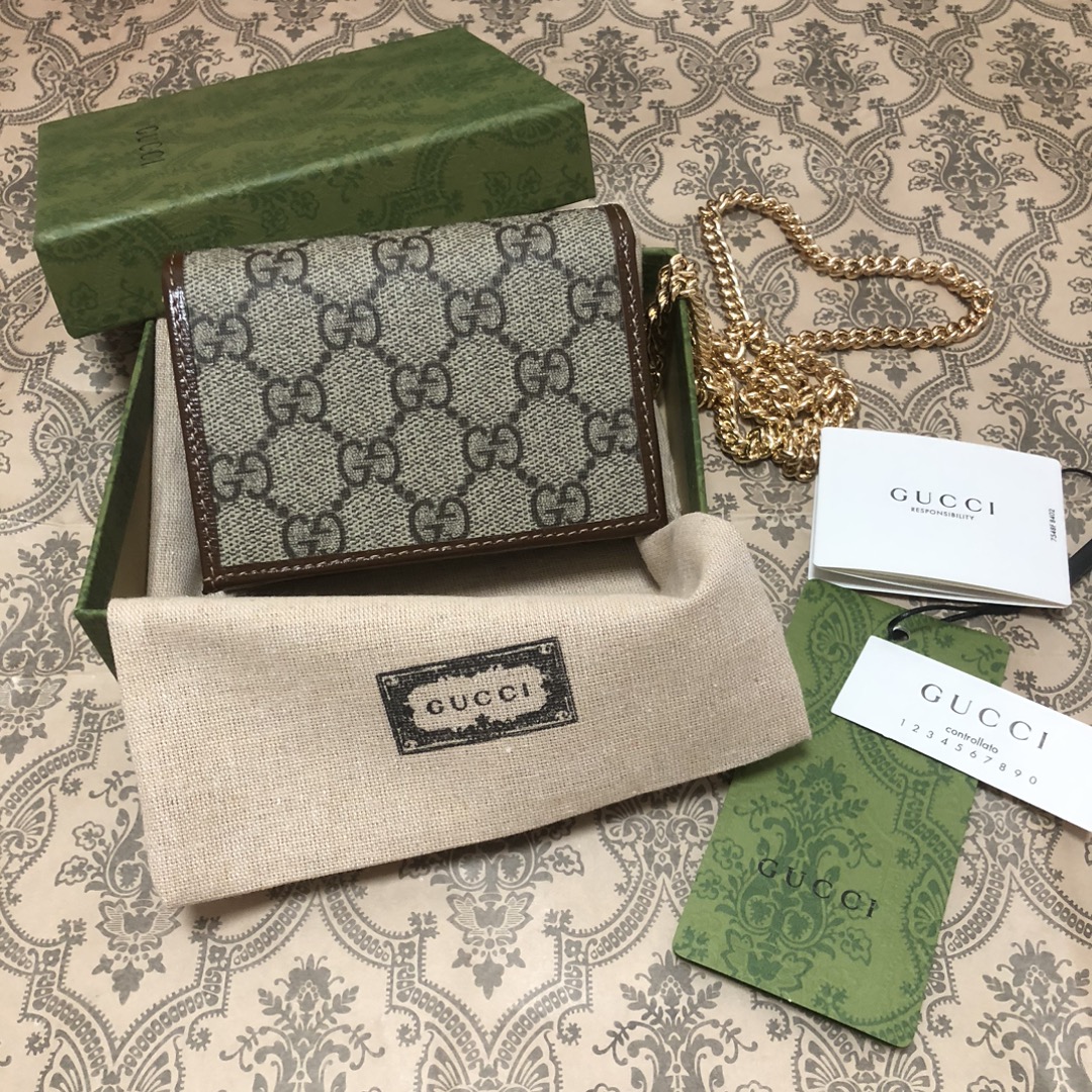 早春新款系列~~1955马衔扣卡包👏采用Supreme 高级人造帆布和棕色皮革材质制成🎁云纹织物里布😍个