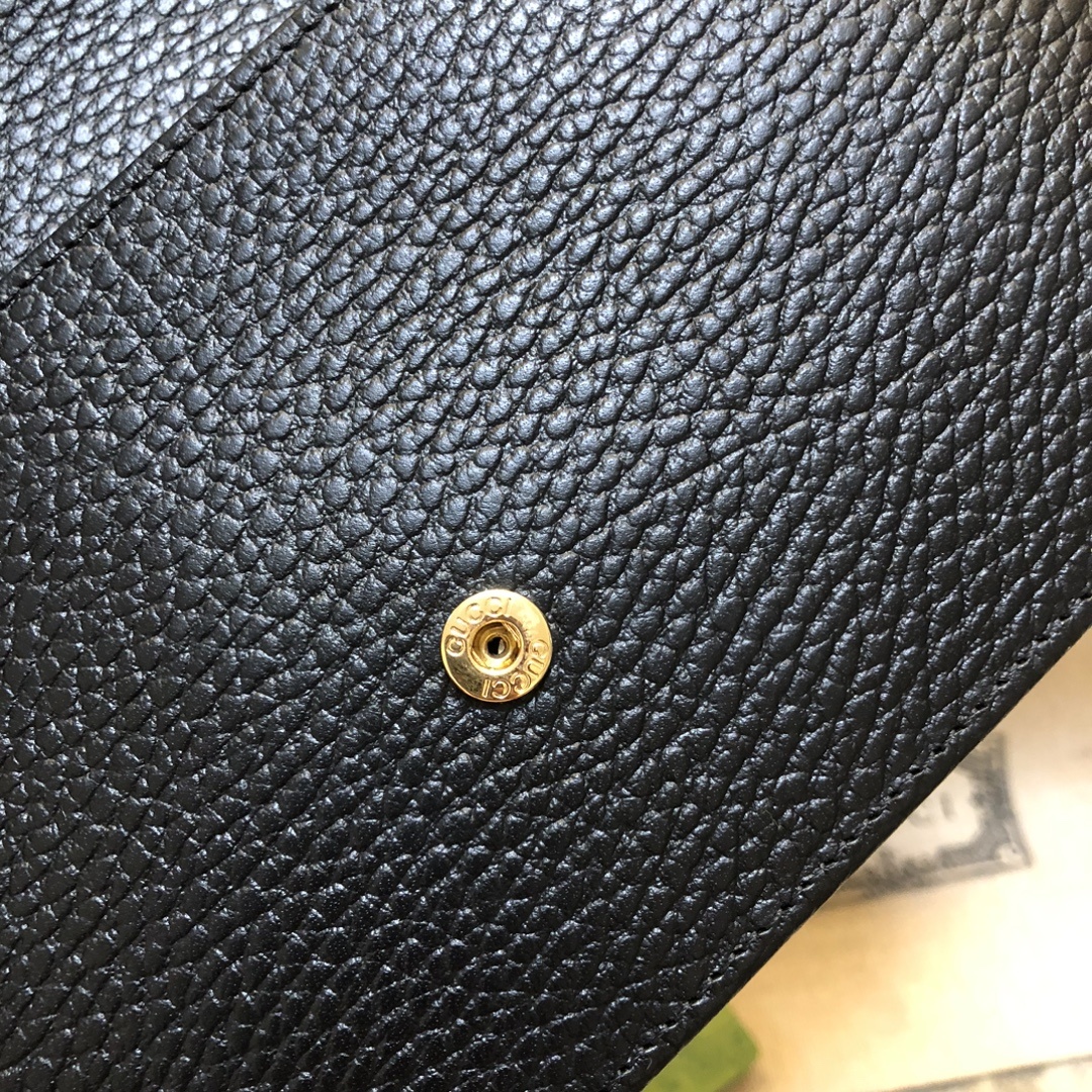 woc链条系列,街拍、旅行拍照的必备神器,款式小巧但容量很大,放下手机现金唇膏等小物件毫无压力,进口五金