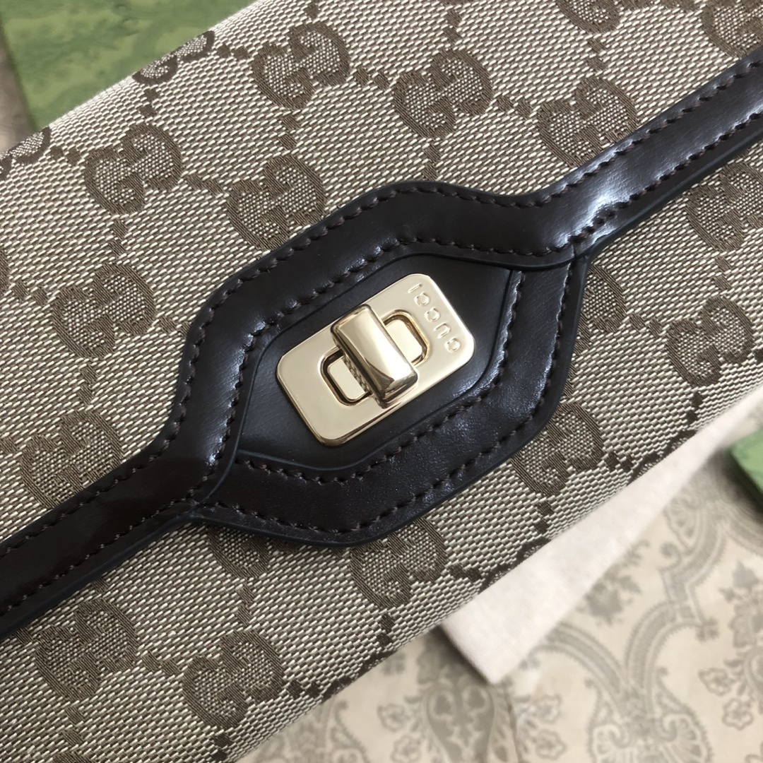 Gucci Luce系列包袋散发着浓郁的俏皮感和趣味感,“Luce”在意大利语中意为“光明”。Origi