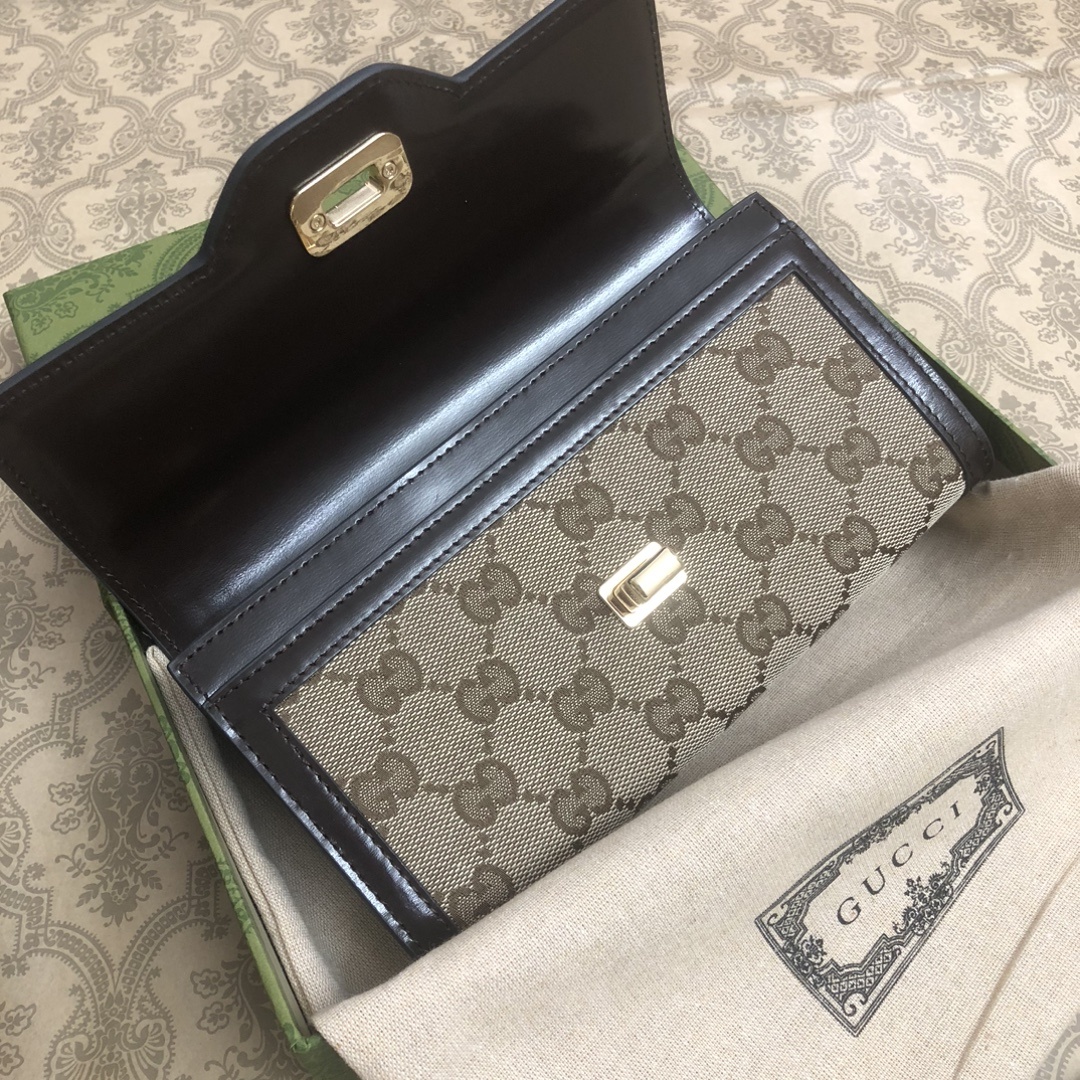 Gucci Luce系列包袋散发着浓郁的俏皮感和趣味感,“Luce”在意大利语中意为“光明”。Origi