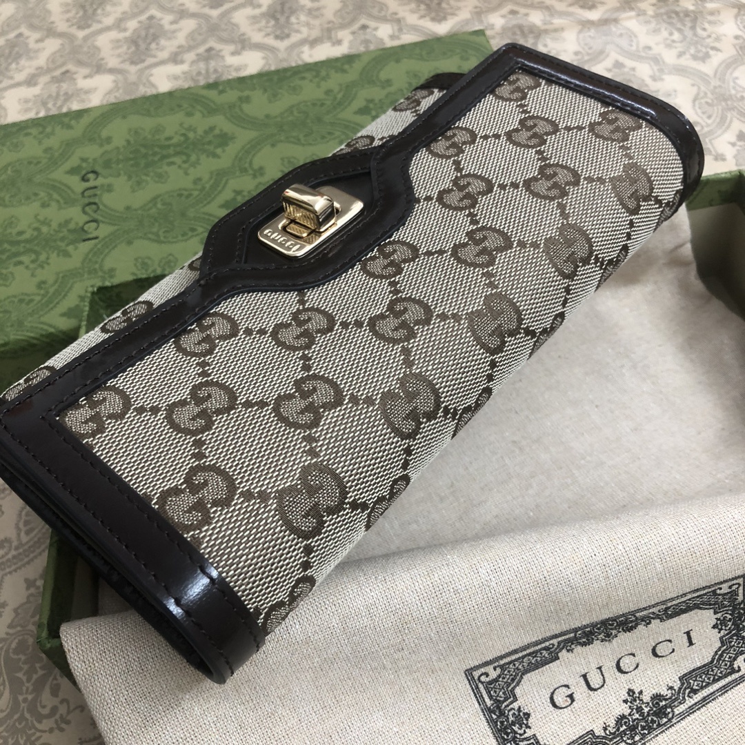 Gucci Luce系列包袋散发着浓郁的俏皮感和趣味感,“Luce”在意大利语中意为“光明”。Origi