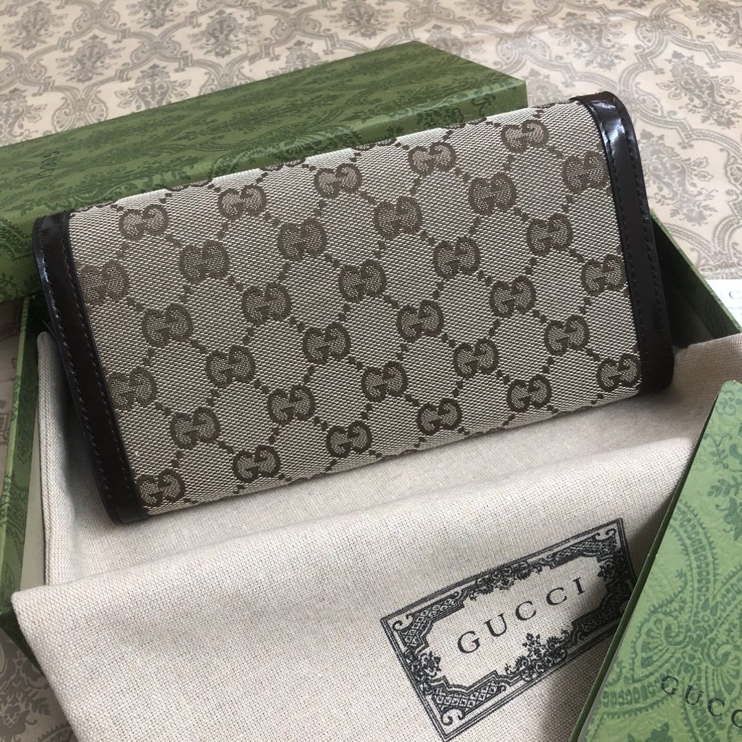 Gucci Luce系列包袋散发着浓郁的俏皮感和趣味感,“Luce”在意大利语中意为“光明”。Origi
