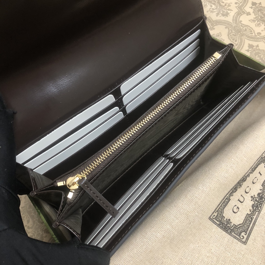 Gucci Luce系列包袋散发着浓郁的俏皮感和趣味感,“Luce”在意大利语中意为“光明”。Origi