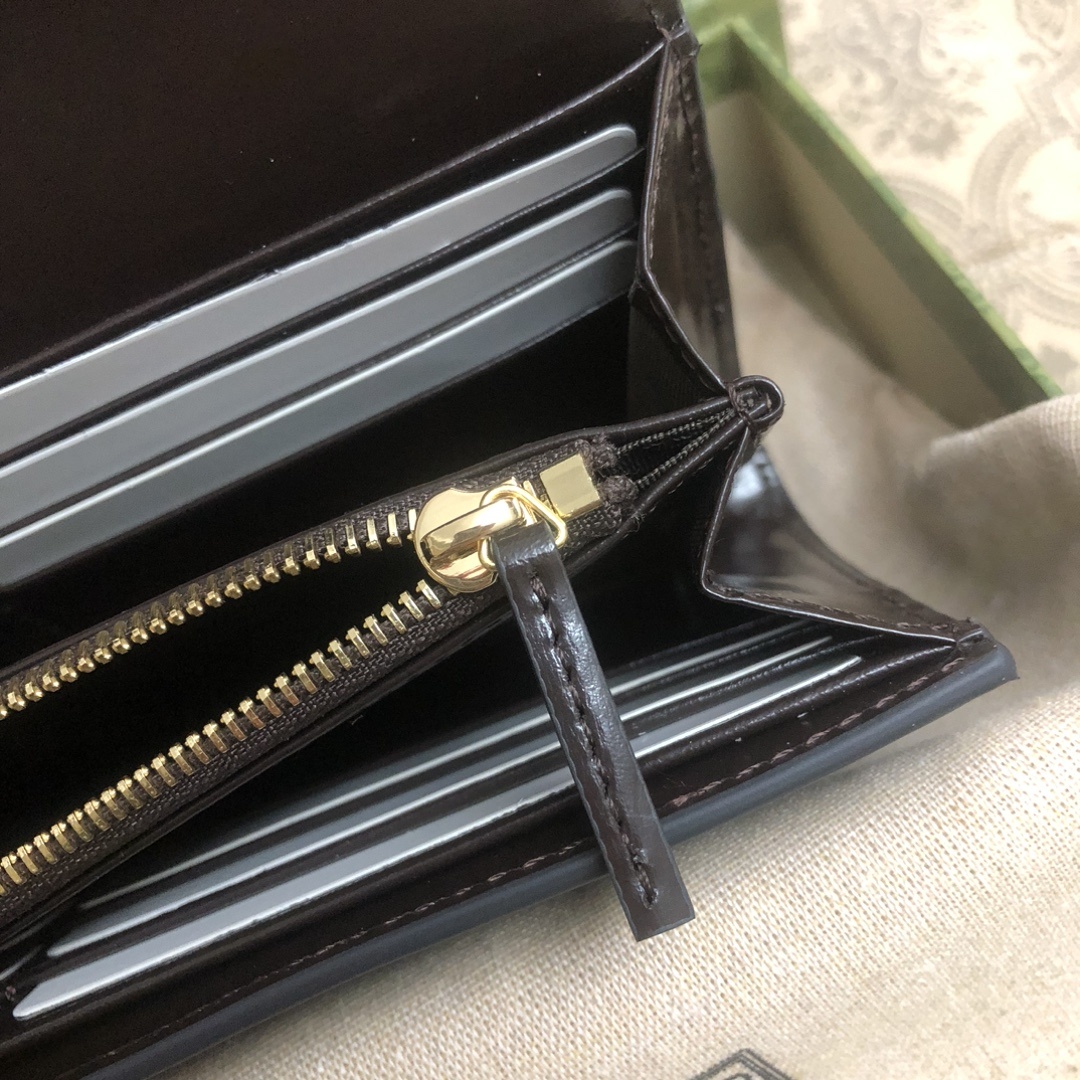 Gucci Luce系列包袋散发着浓郁的俏皮感和趣味感,“Luce”在意大利语中意为“光明”。Origi