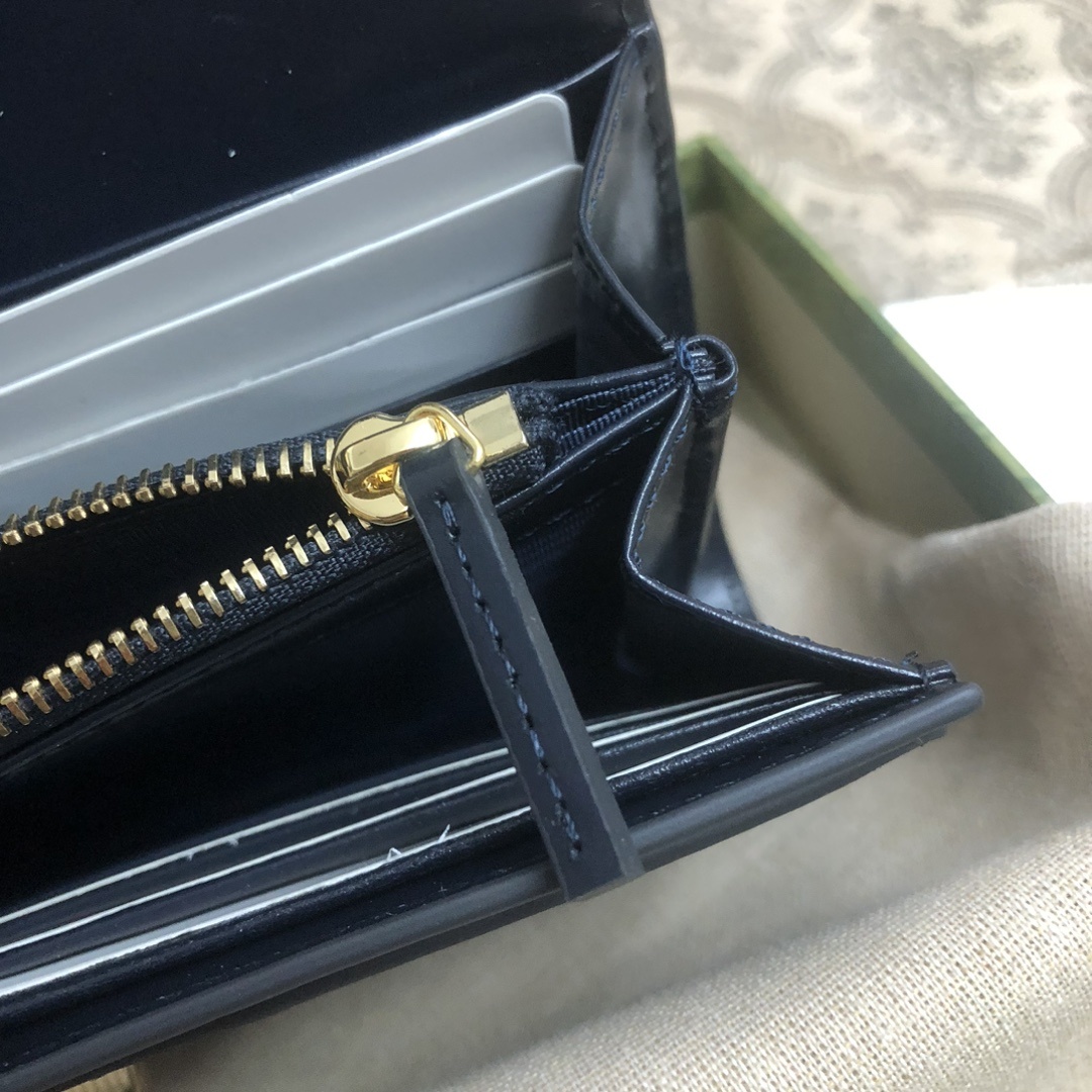 Gucci Luce系列包袋散发着浓郁的俏皮感和趣味感,“Luce”在意大利语中意为“光明”。Origi