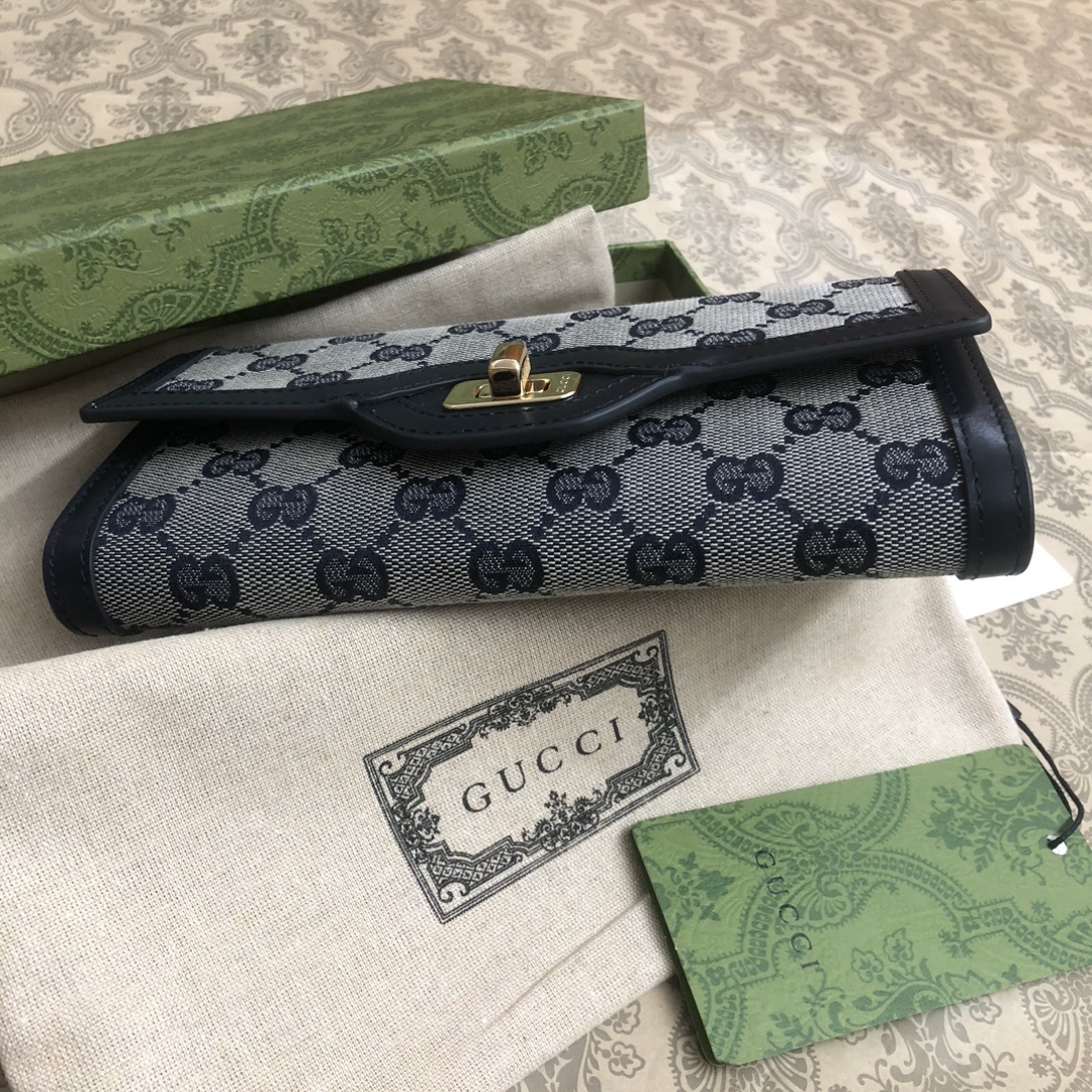 Gucci Luce系列包袋散发着浓郁的俏皮感和趣味感,“Luce”在意大利语中意为“光明”。Origi