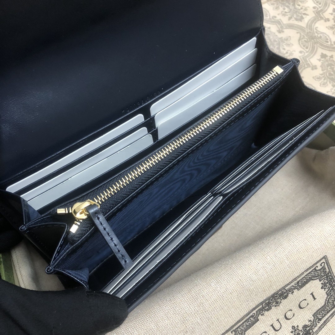 Gucci Luce系列包袋散发着浓郁的俏皮感和趣味感,“Luce”在意大利语中意为“光明”。Origi