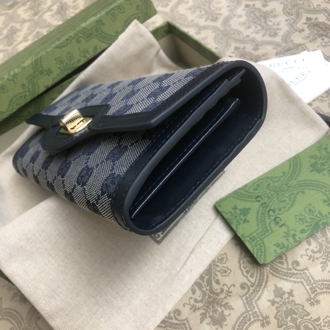 Gucci Luce系列包袋散发着浓郁的俏皮感和趣味感,“Luce”在意大利语中意为“光明”。Origi