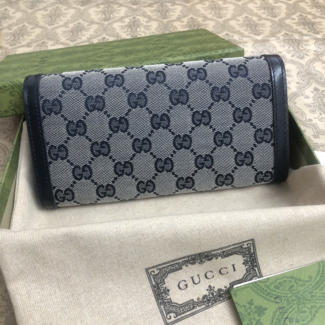 Gucci Luce系列包袋散发着浓郁的俏皮感和趣味感,“Luce”在意大利语中意为“光明”。Origi
