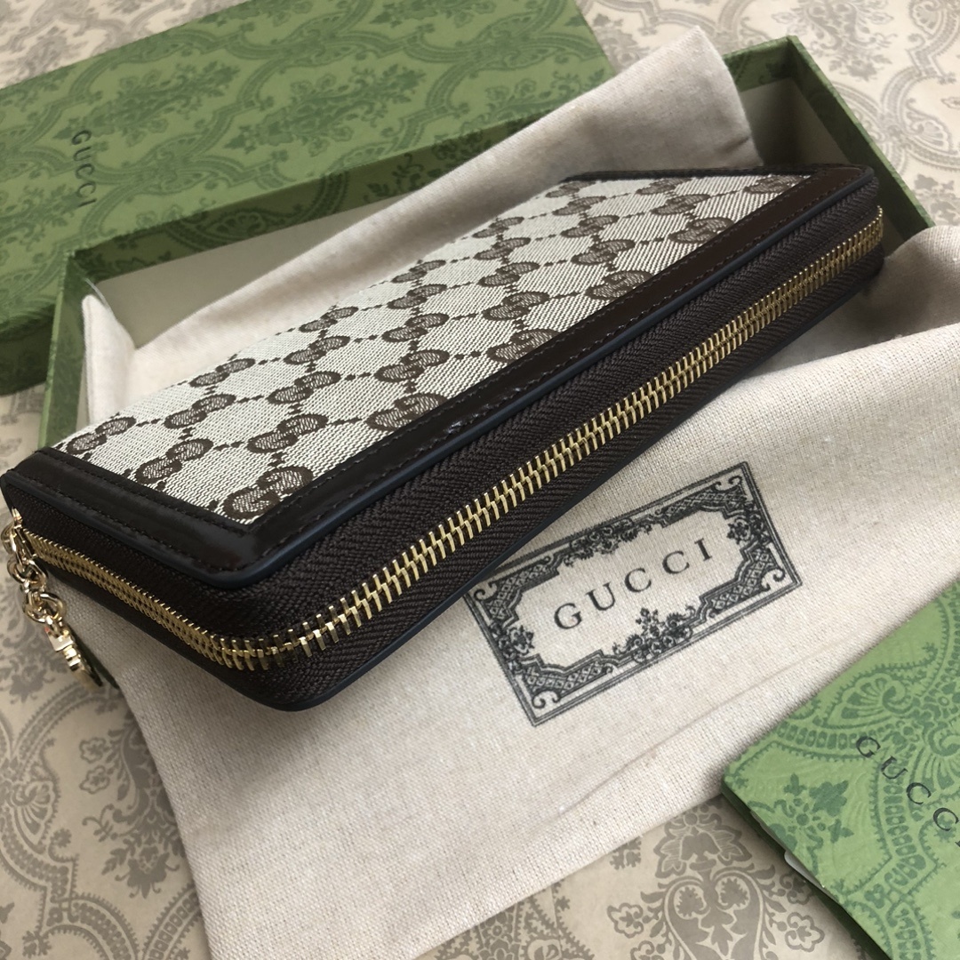Gucci Luce系列包袋散发着浓郁的俏皮感和趣味感,“Luce”在意大利语中意为“光明”。Origi