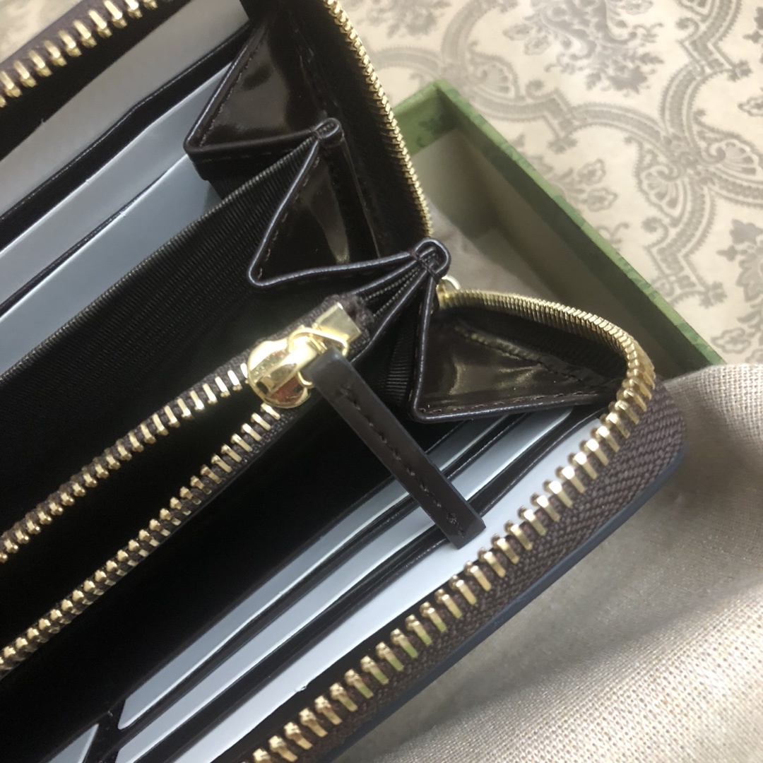 Gucci Luce系列包袋散发着浓郁的俏皮感和趣味感,“Luce”在意大利语中意为“光明”。Origi