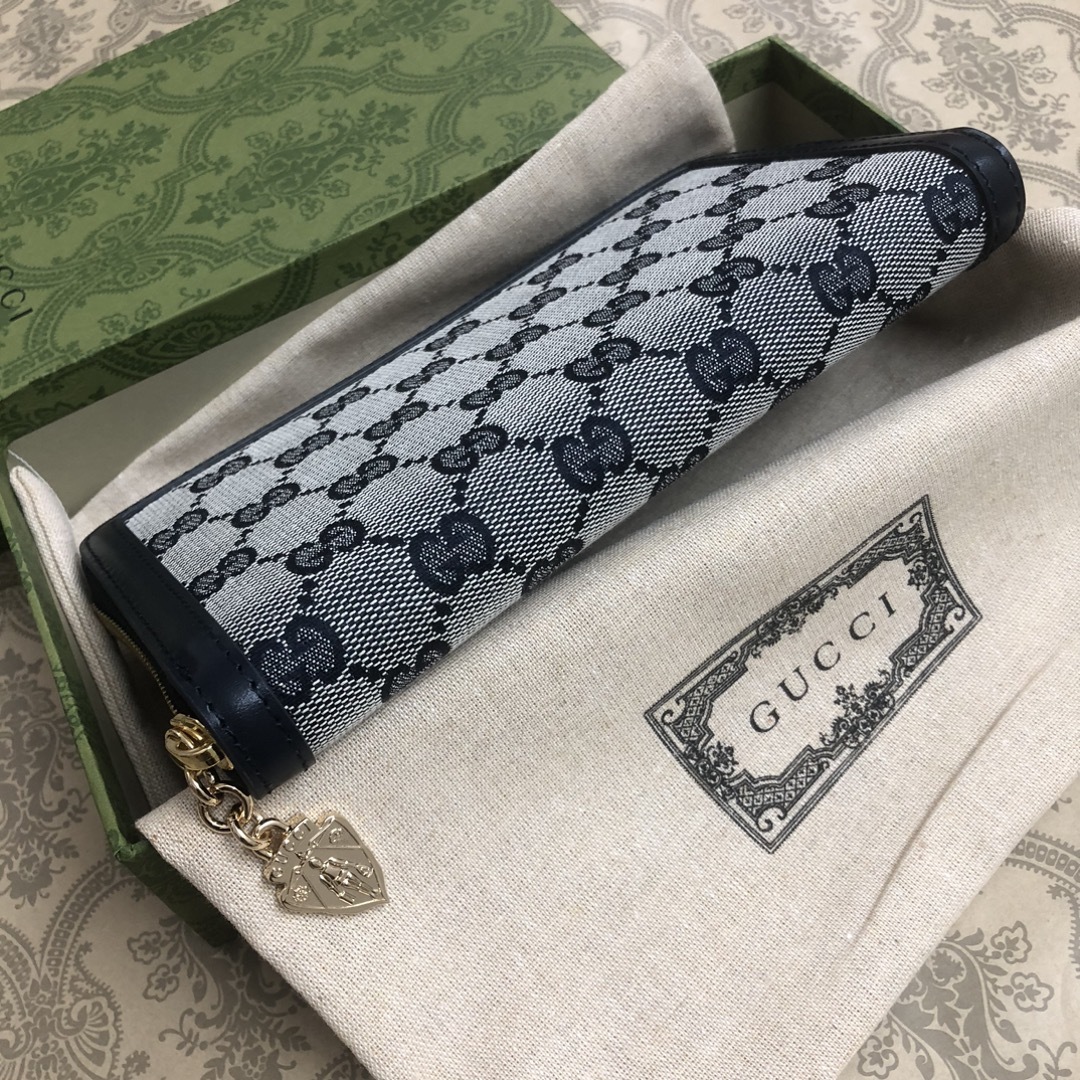 Gucci Luce系列包袋散发着浓郁的俏皮感和趣味感,“Luce”在意大利语中意为“光明”。Origi