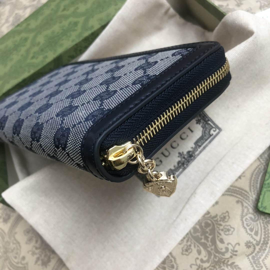 Gucci Luce系列包袋散发着浓郁的俏皮感和趣味感,“Luce”在意大利语中意为“光明”。Origi