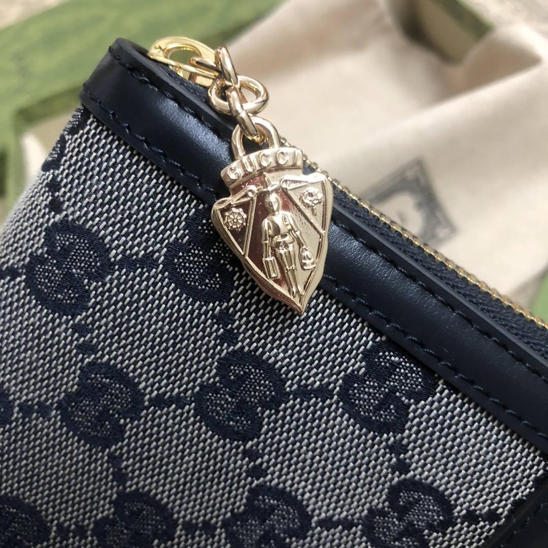 Gucci Luce系列包袋散发着浓郁的俏皮感和趣味感,“Luce”在意大利语中意为“光明”。Origi