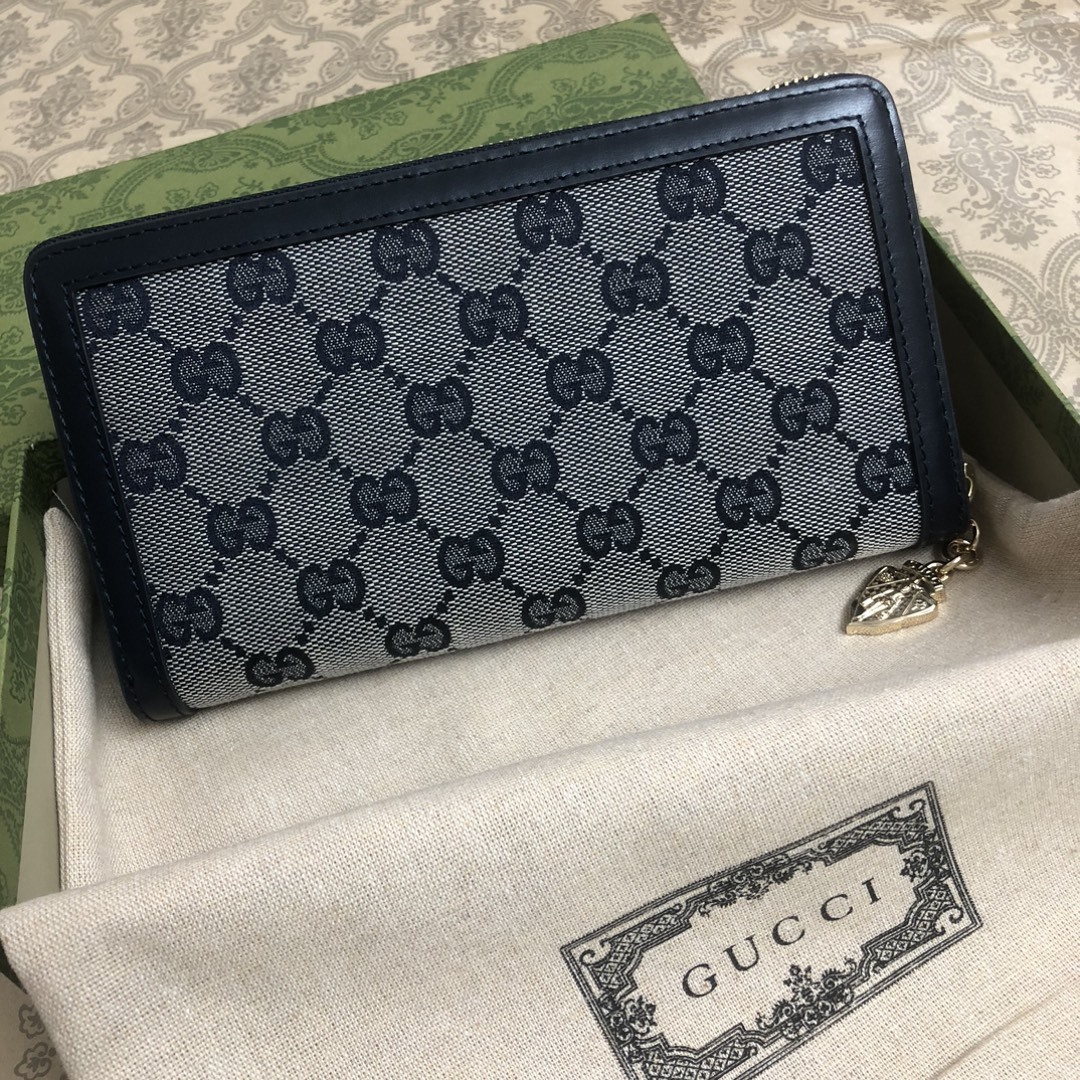 Gucci Luce系列包袋散发着浓郁的俏皮感和趣味感,“Luce”在意大利语中意为“光明”。Origi