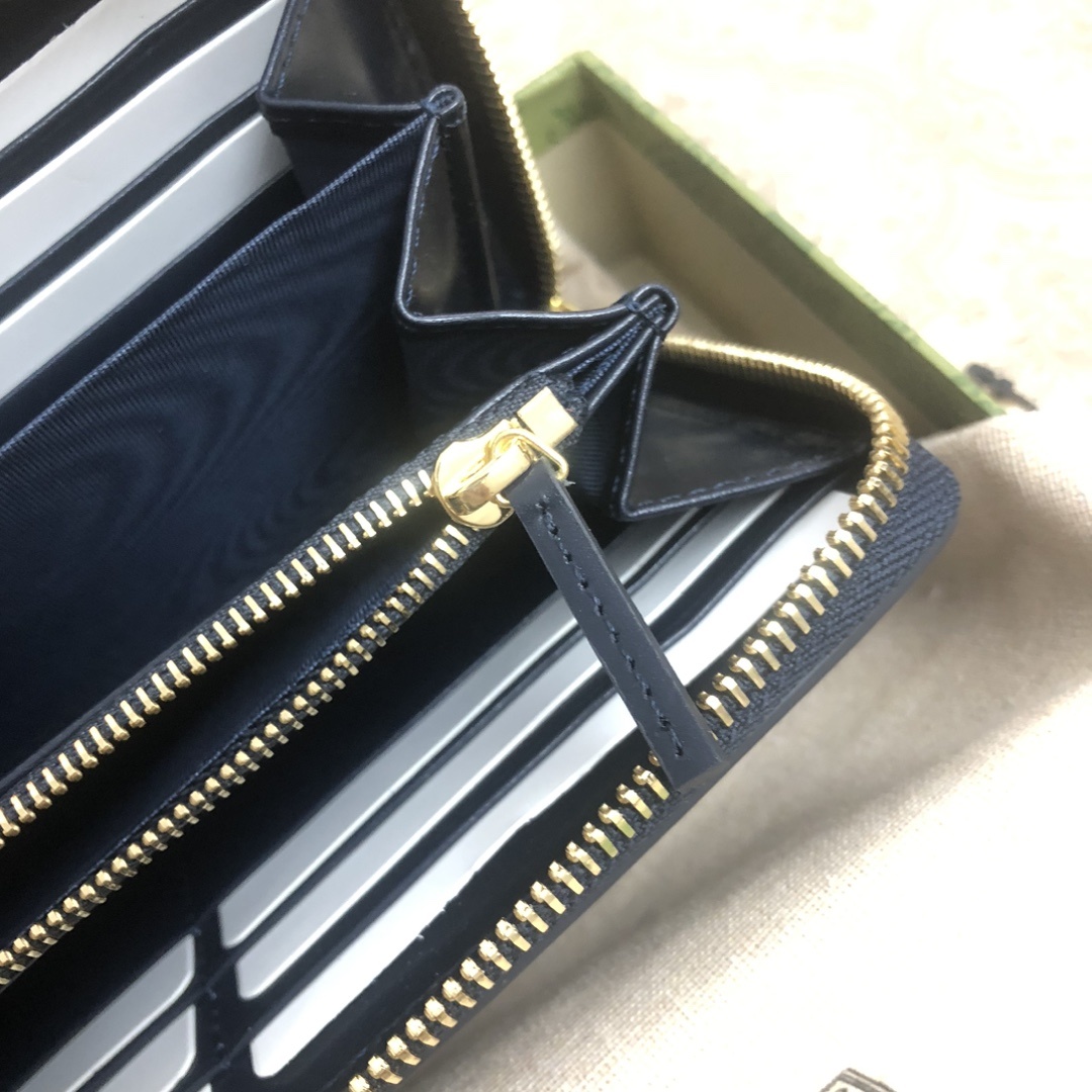 Gucci Luce系列包袋散发着浓郁的俏皮感和趣味感,“Luce”在意大利语中意为“光明”。Origi