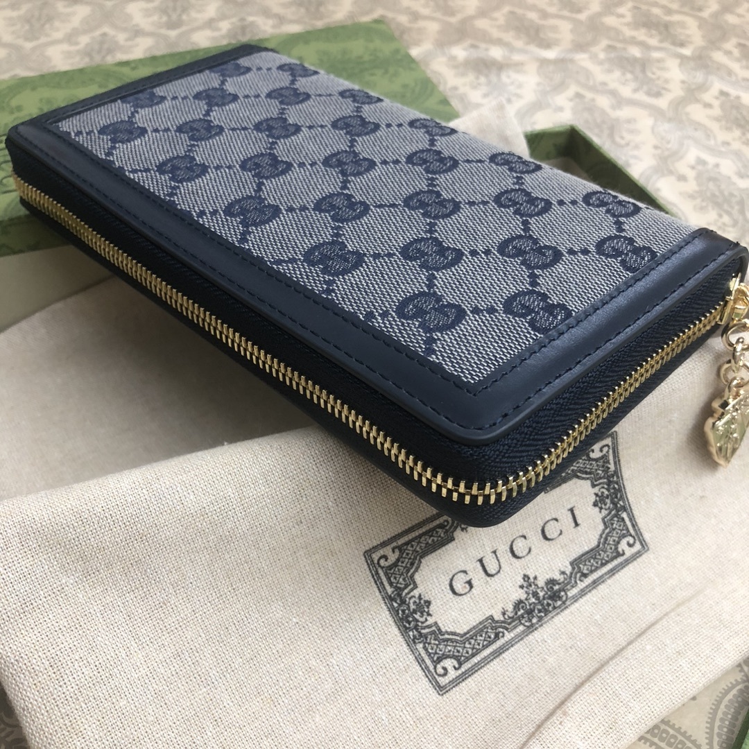 Gucci Luce系列包袋散发着浓郁的俏皮感和趣味感,“Luce”在意大利语中意为“光明”。Origi